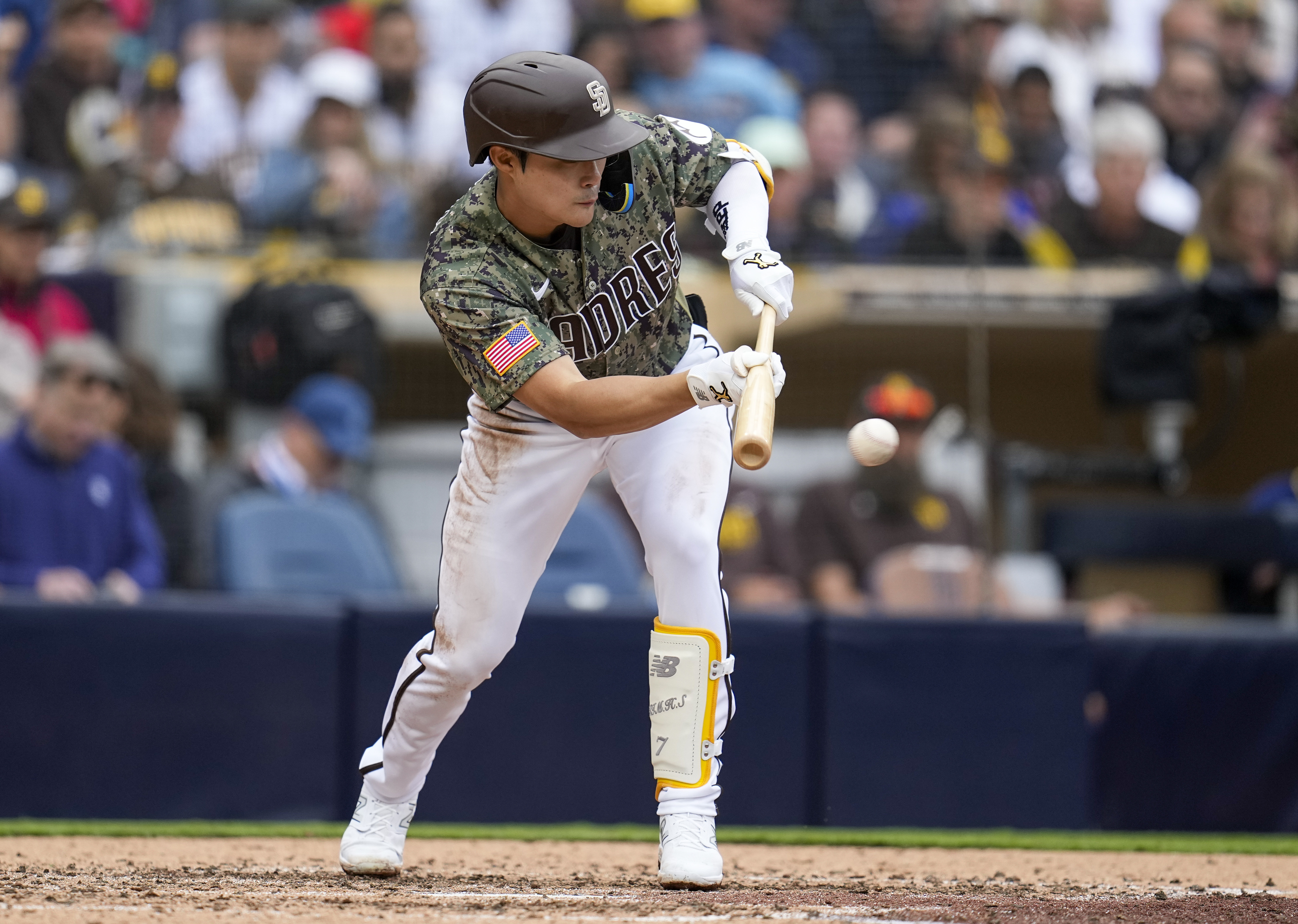 Wade Miley outduels Yu Darvish, Brewers top Padres 1-0