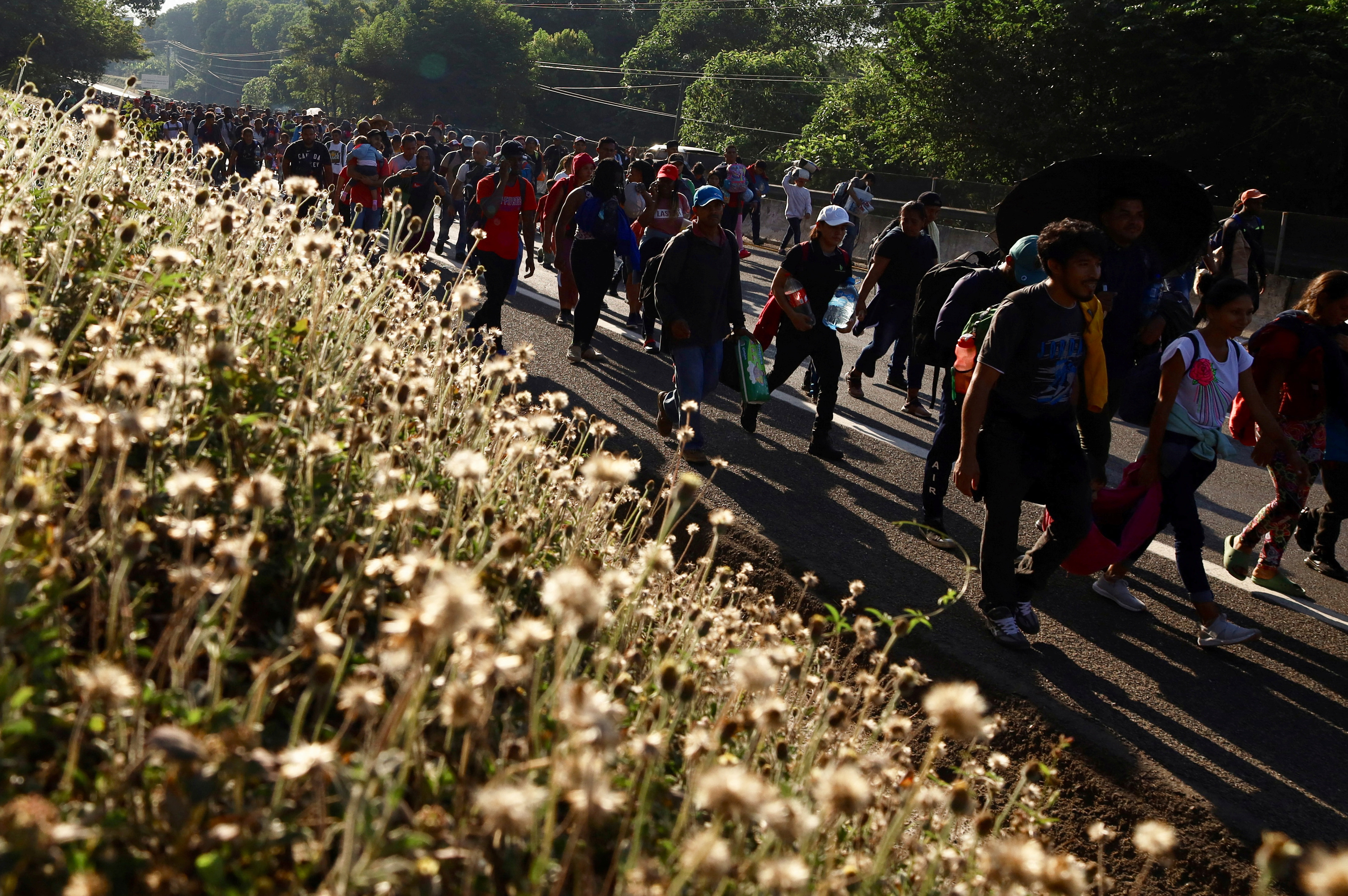 Migrantes participan en caravana para llegar a la frontera de Estados Unidos a través de México, en Tapachula