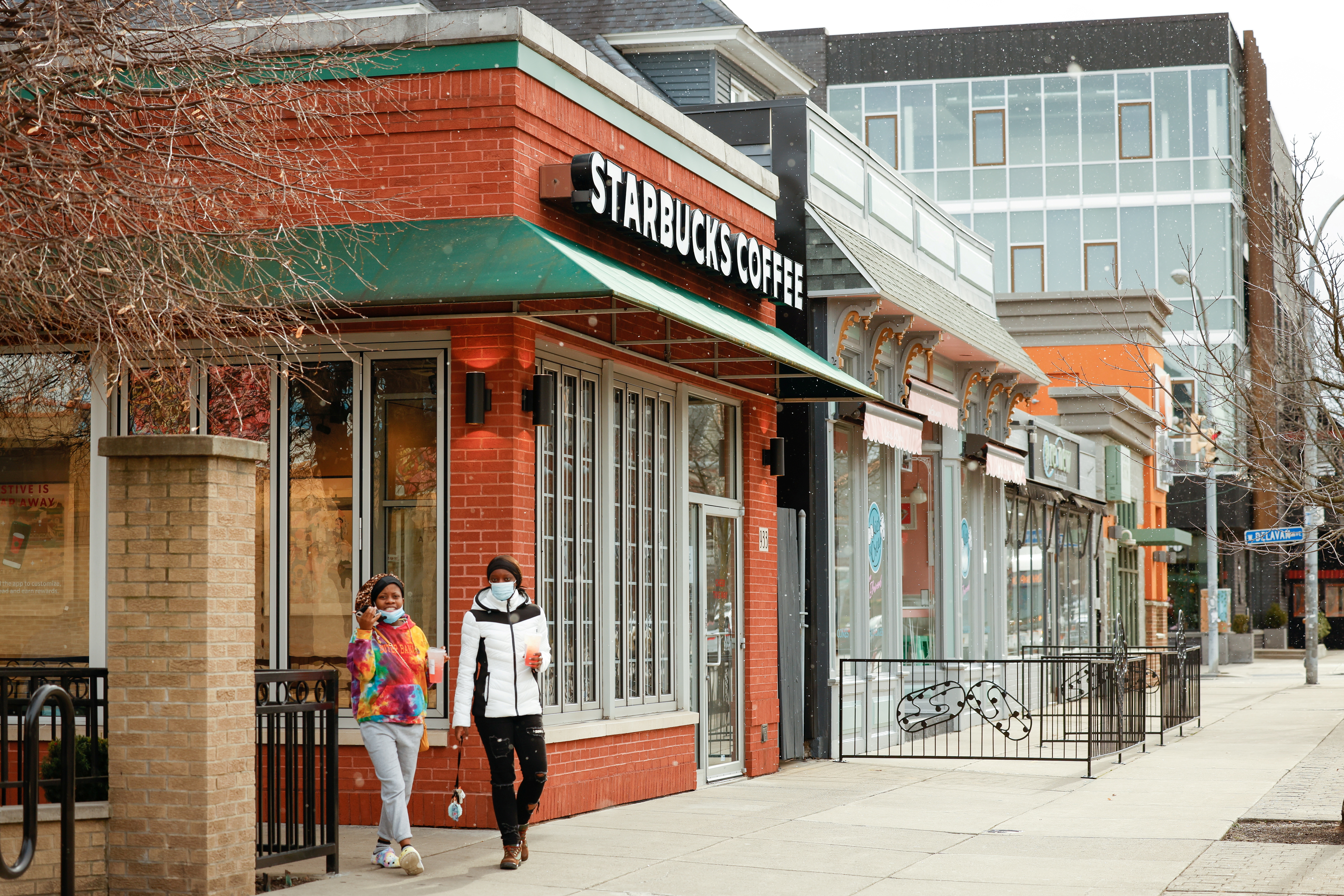 Customers exit a Starbucks in Buffalo, New York, U.S., December 7, 2021.  REUTERS/Lindsay DeDario/File Photo