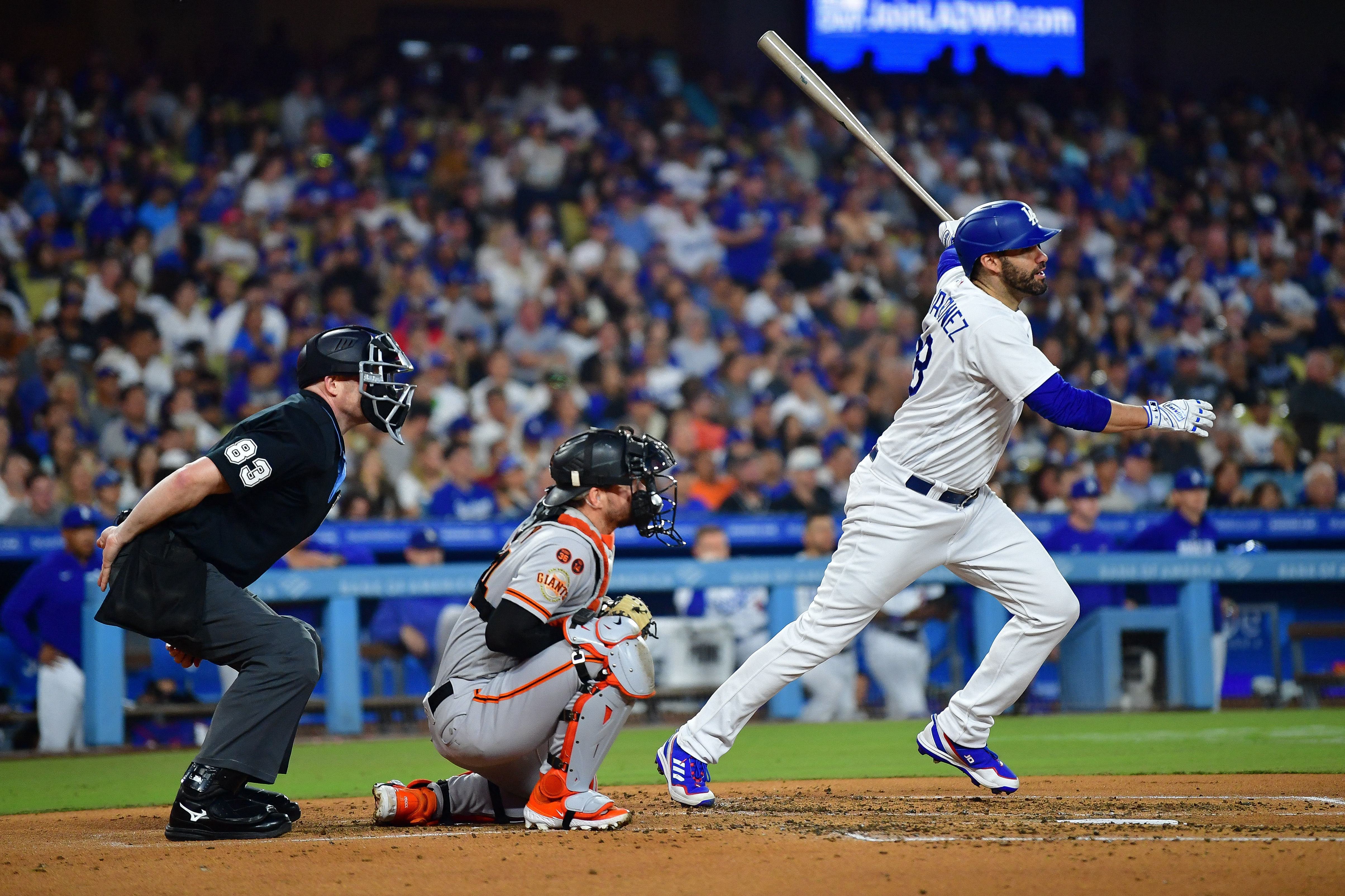 Clayton Kershaw-led Dodgers blank Giants, clinch first-round bye