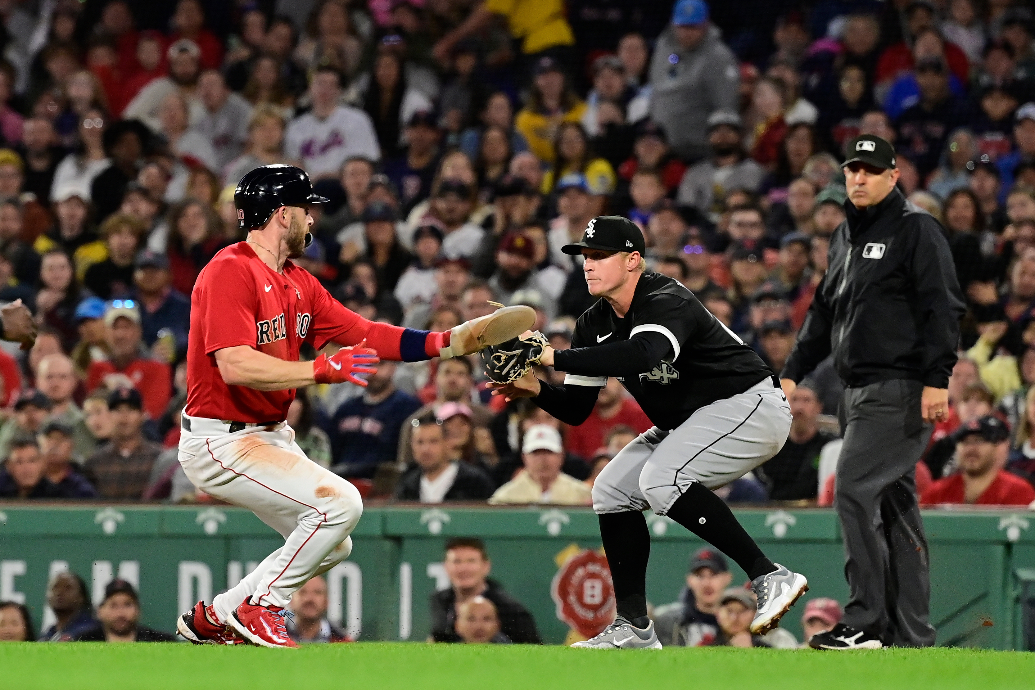 Red Sox edge White Sox to end 2-game skid