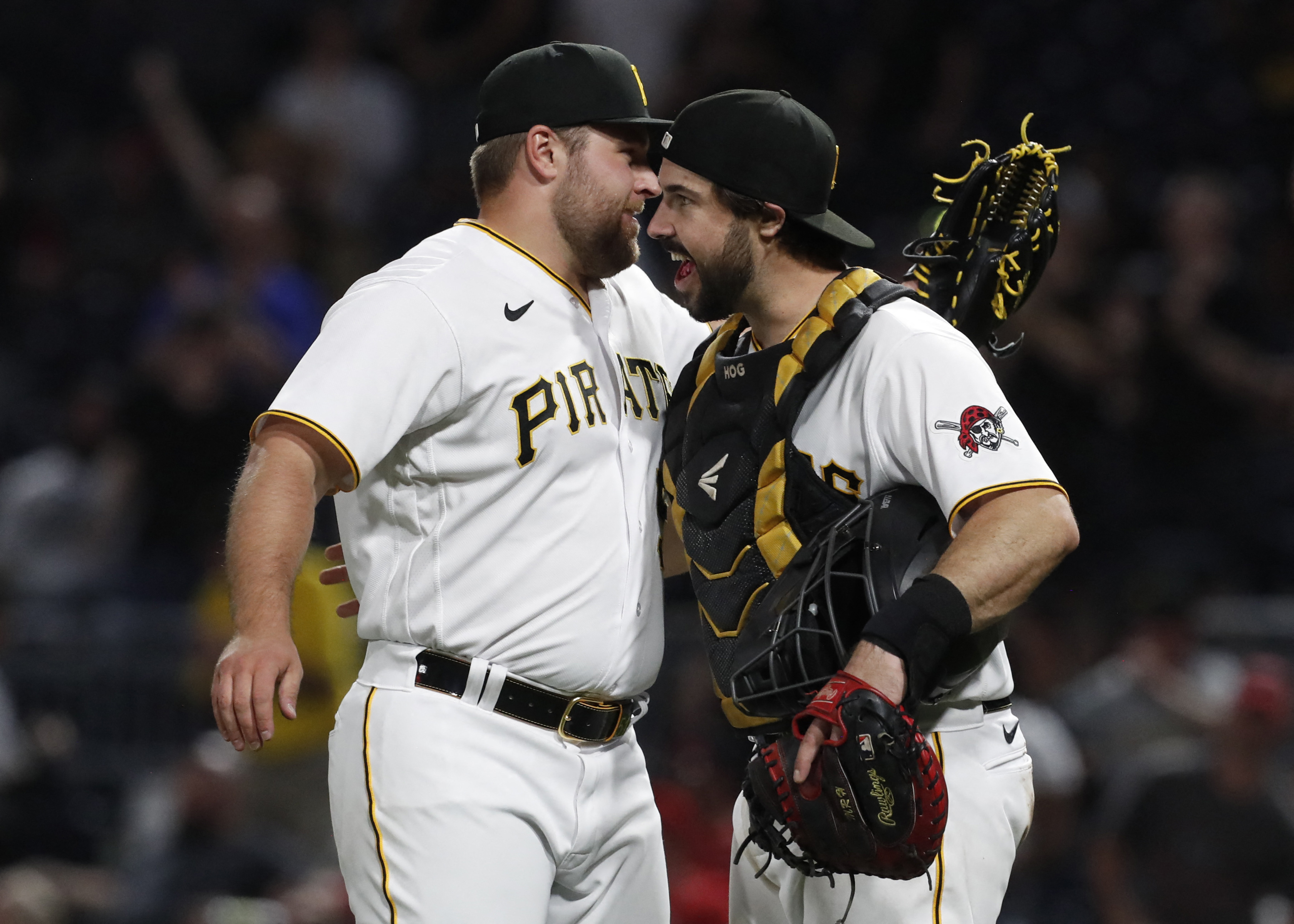 Pirates top Reds to earn fourth straight win