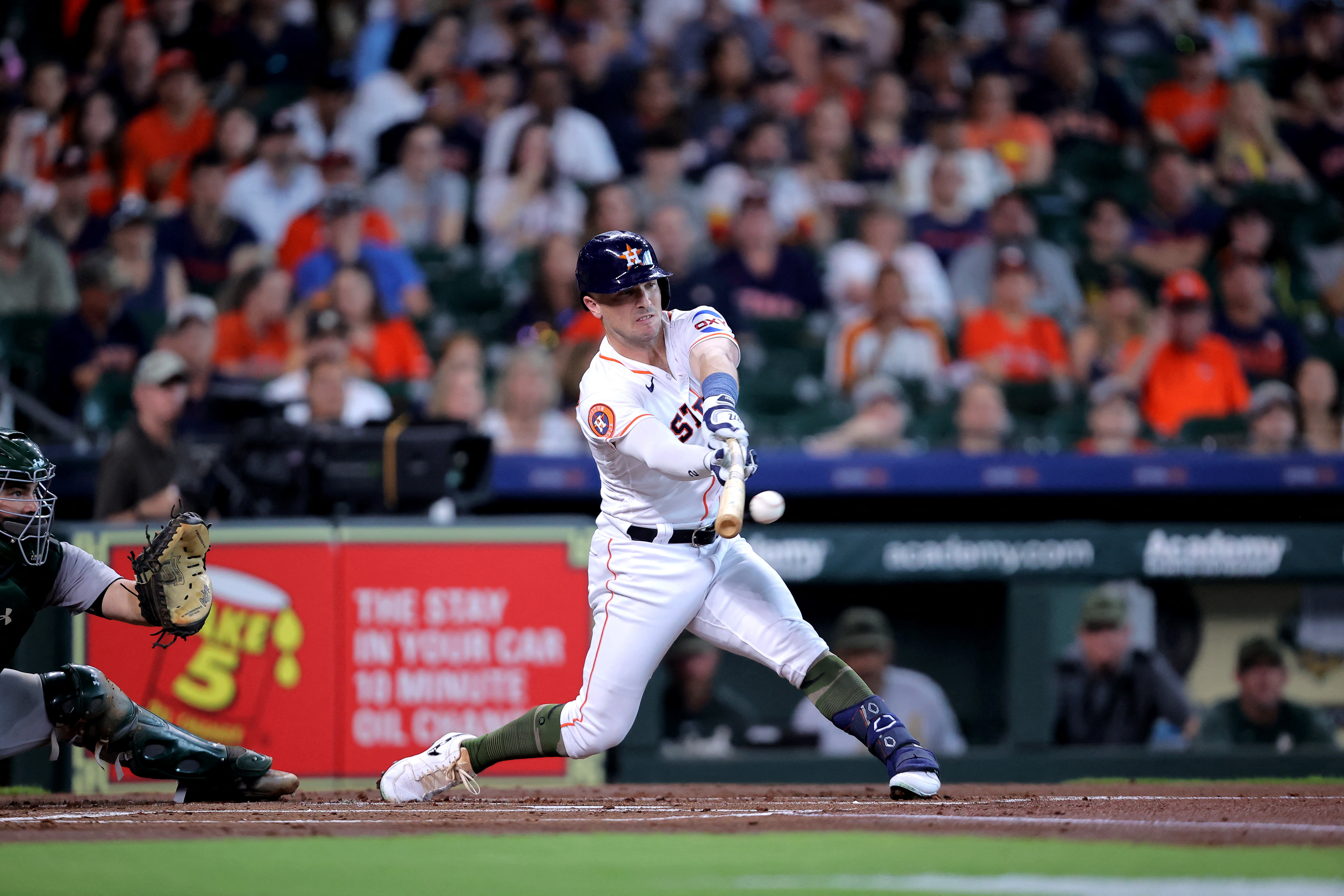 Yordan Alvarez's blast helps Astros beat Athletics