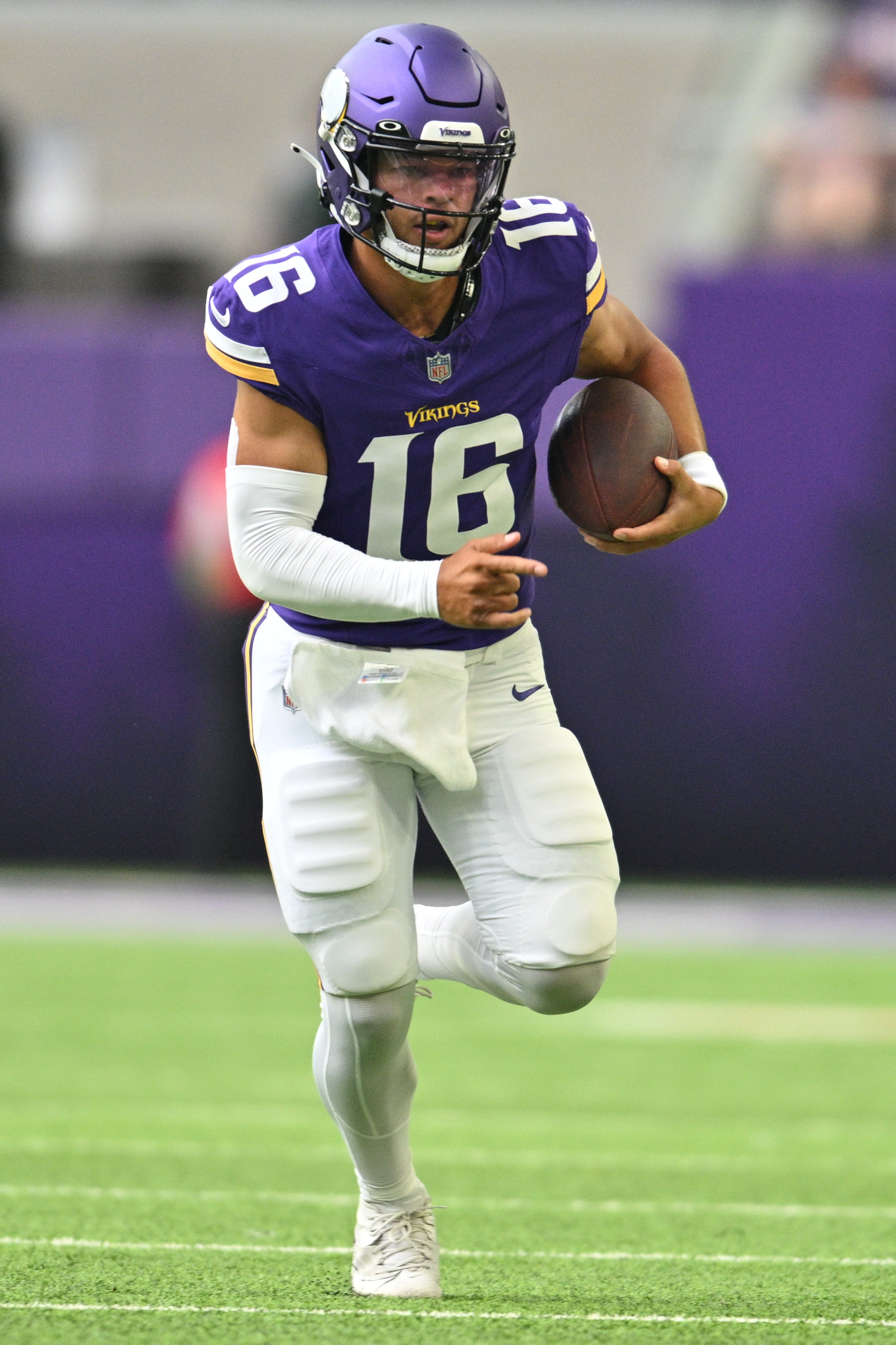 David Blough rallies the Cardinals to a 18-17 victory over Vikings in the  preseason finale - ABC News