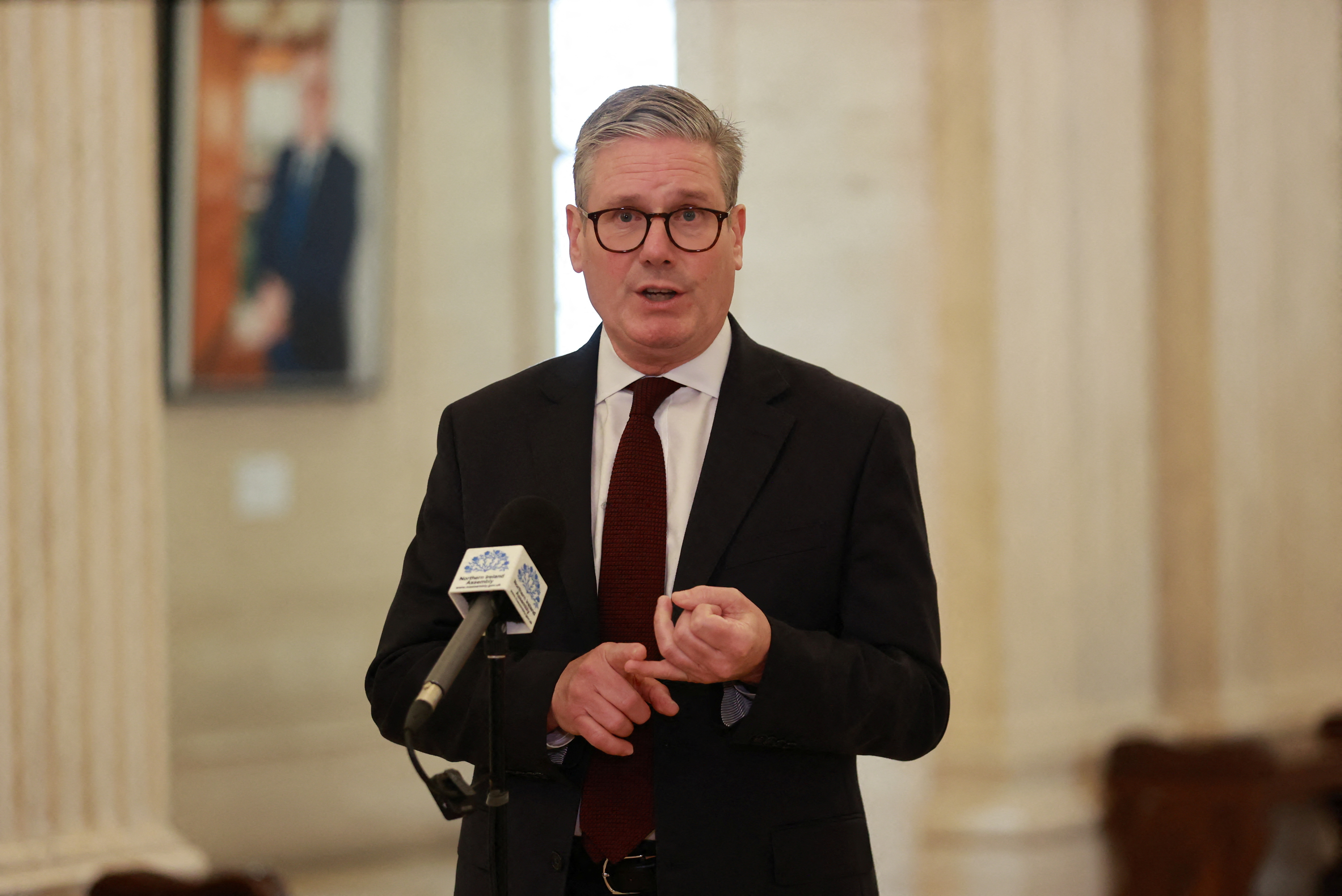 英首相、増税せずの公約確認を避ける 来月予算案で所得増税観測も