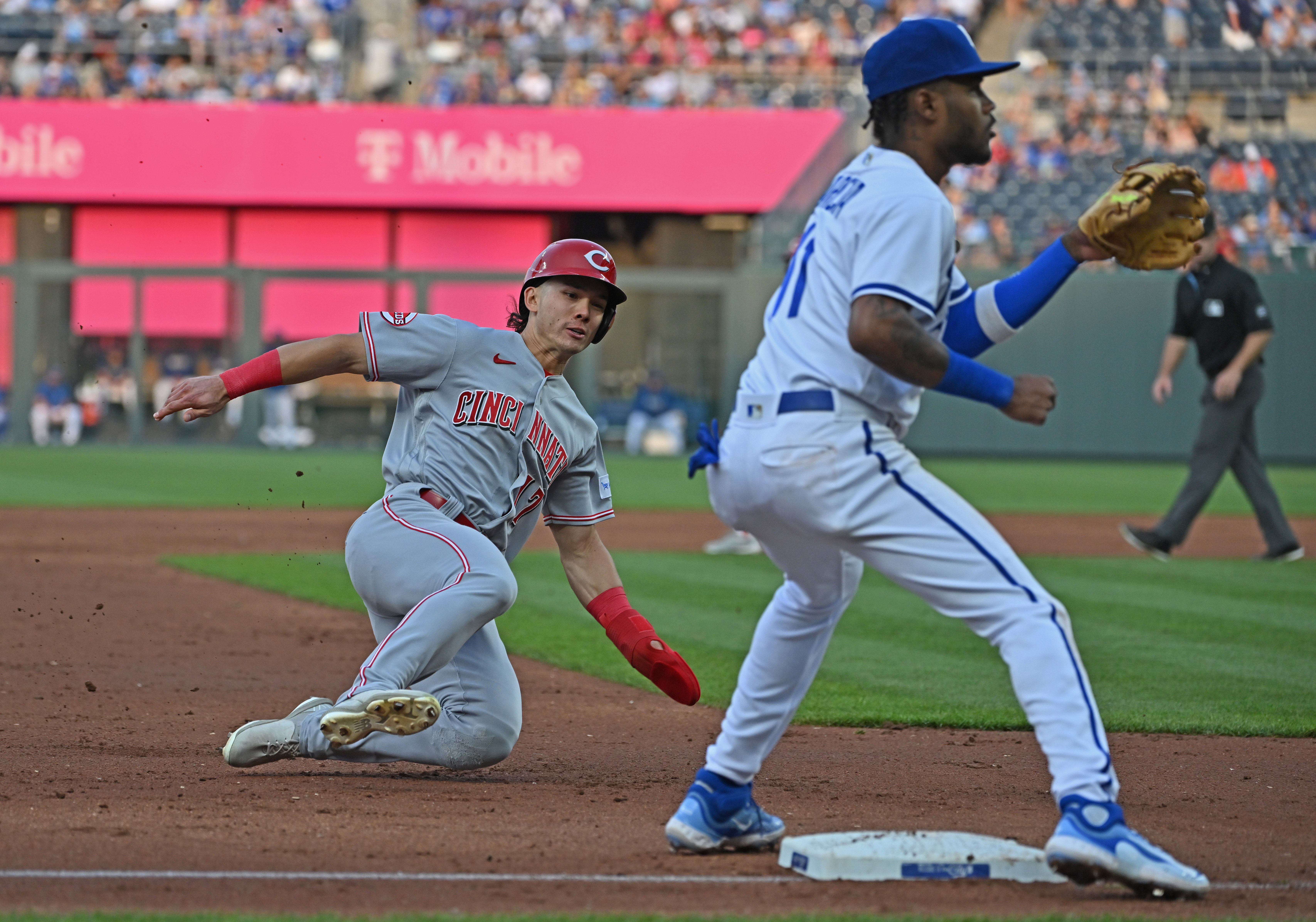 Big second inning leads Reds over reeling Royals