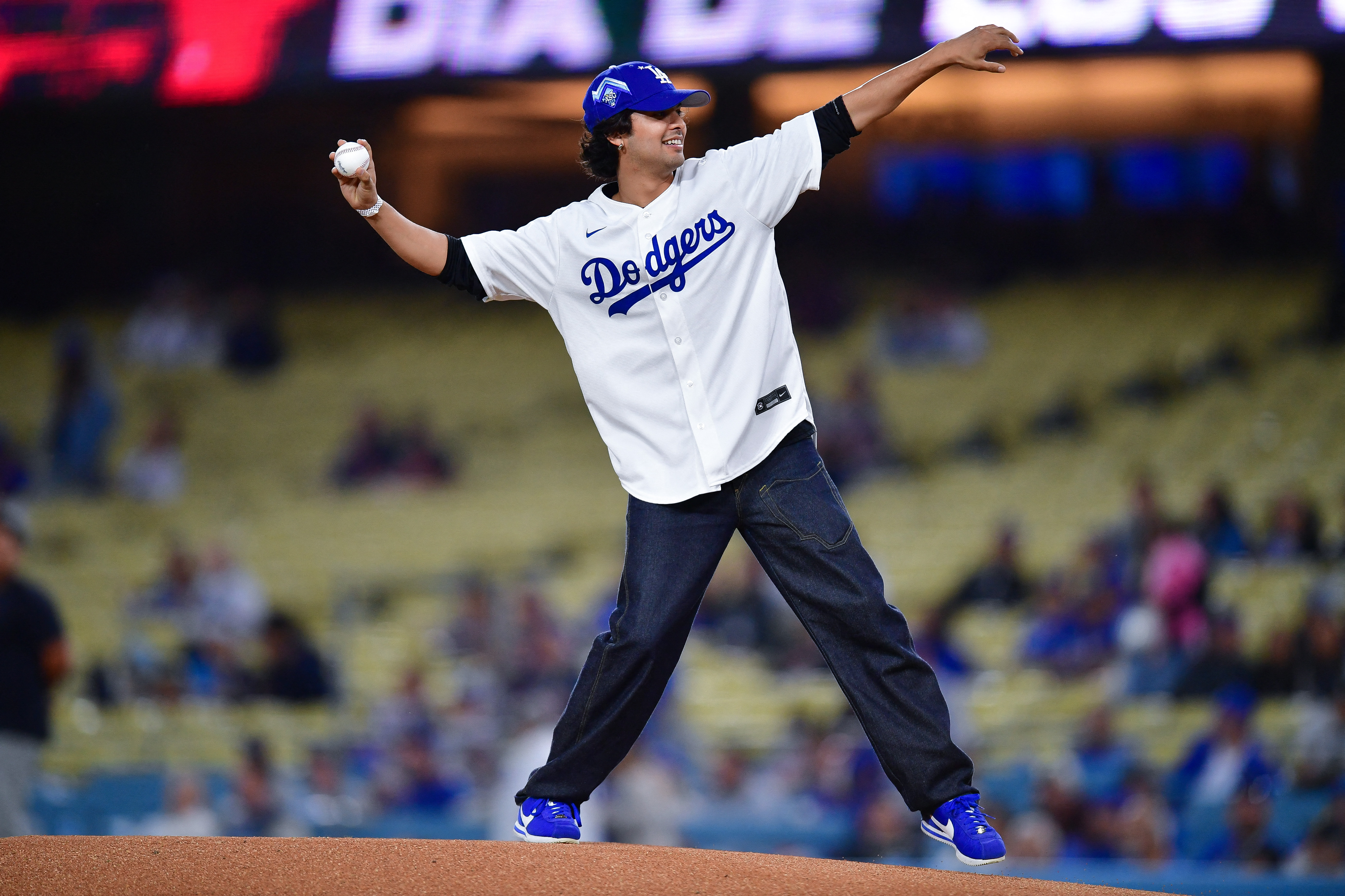 Muncy's walk-off single lifts Dodgers to 3-2 win over Tigers - CBS