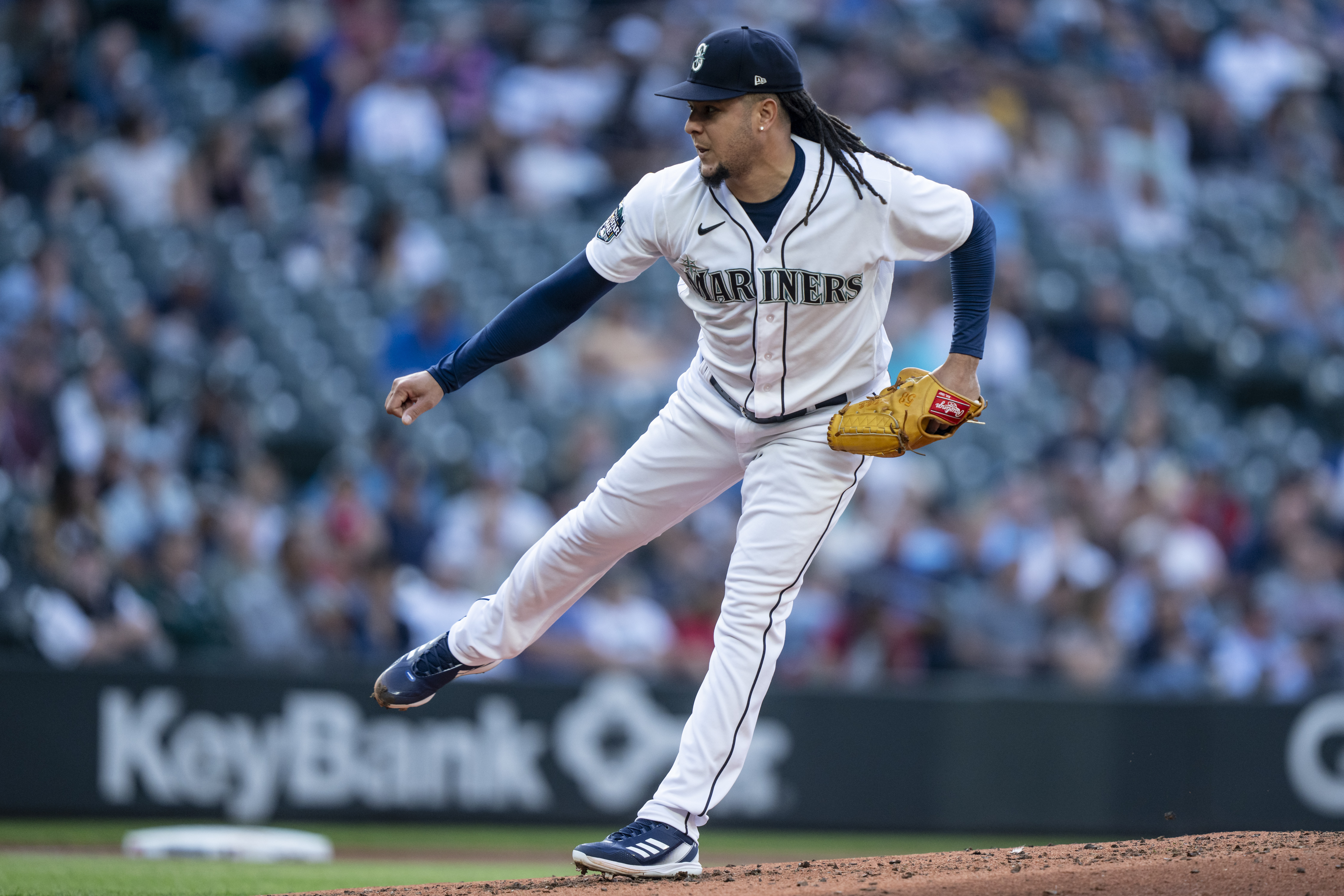 Luis Castillo goes seven innings as Mariners top Nationals