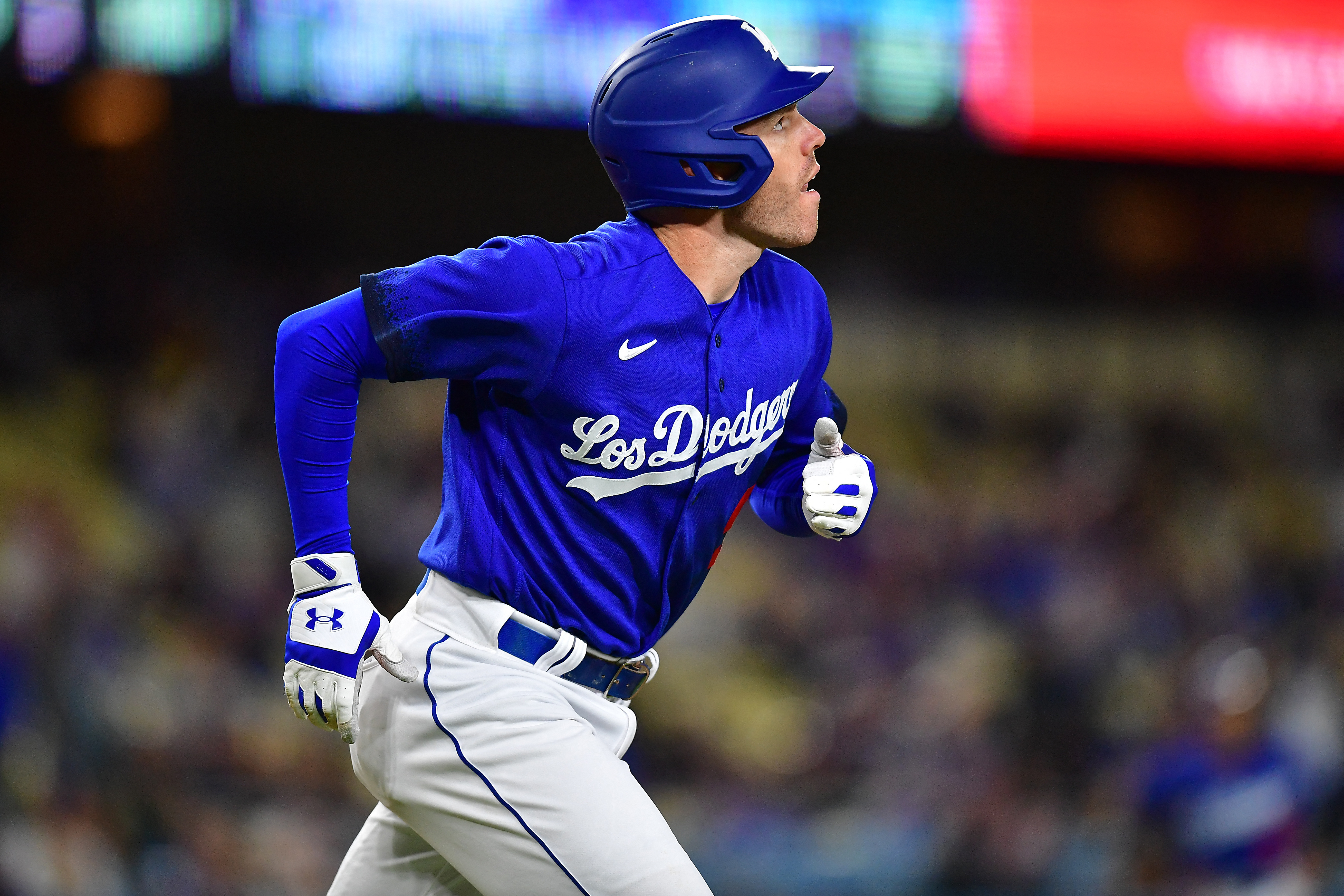 Julio Urias rebounds, Dodgers win fifth straight