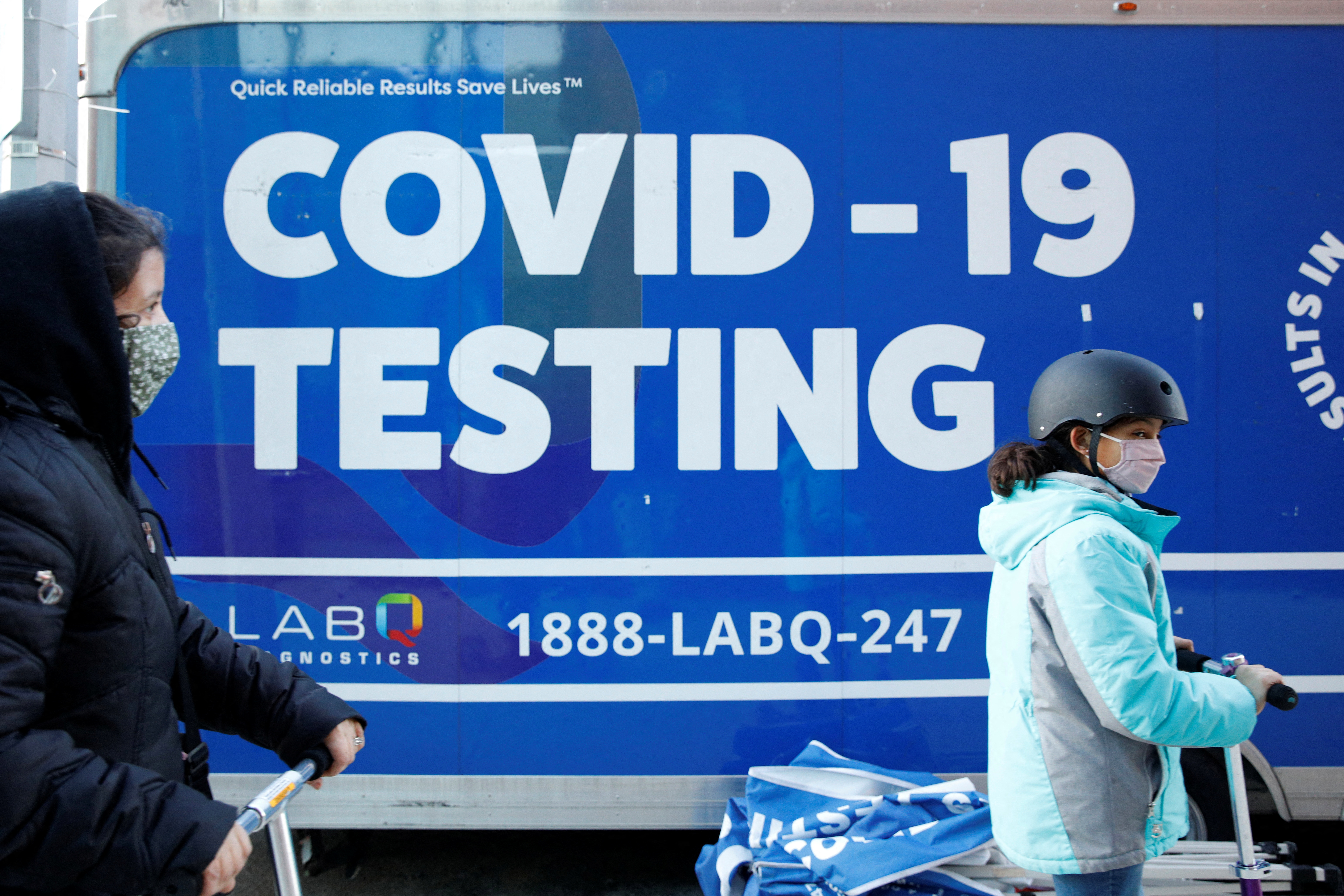 Children are seen outside a coronavirus disease (COVID-19) testing site in Brooklyn, New York, U.S., January 12, 2022.  REUTERS/Brendan McDermid
