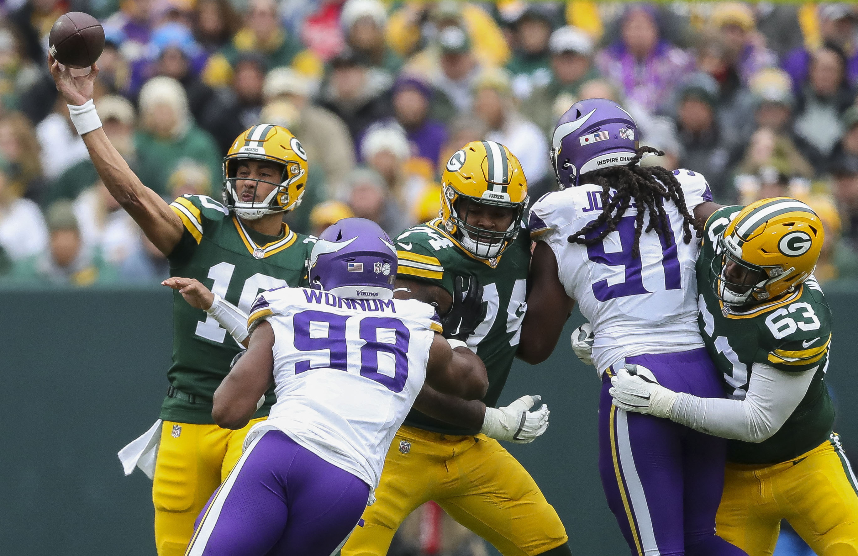 Vikings beat Packers, lose Kirk Cousins to injury | Reuters