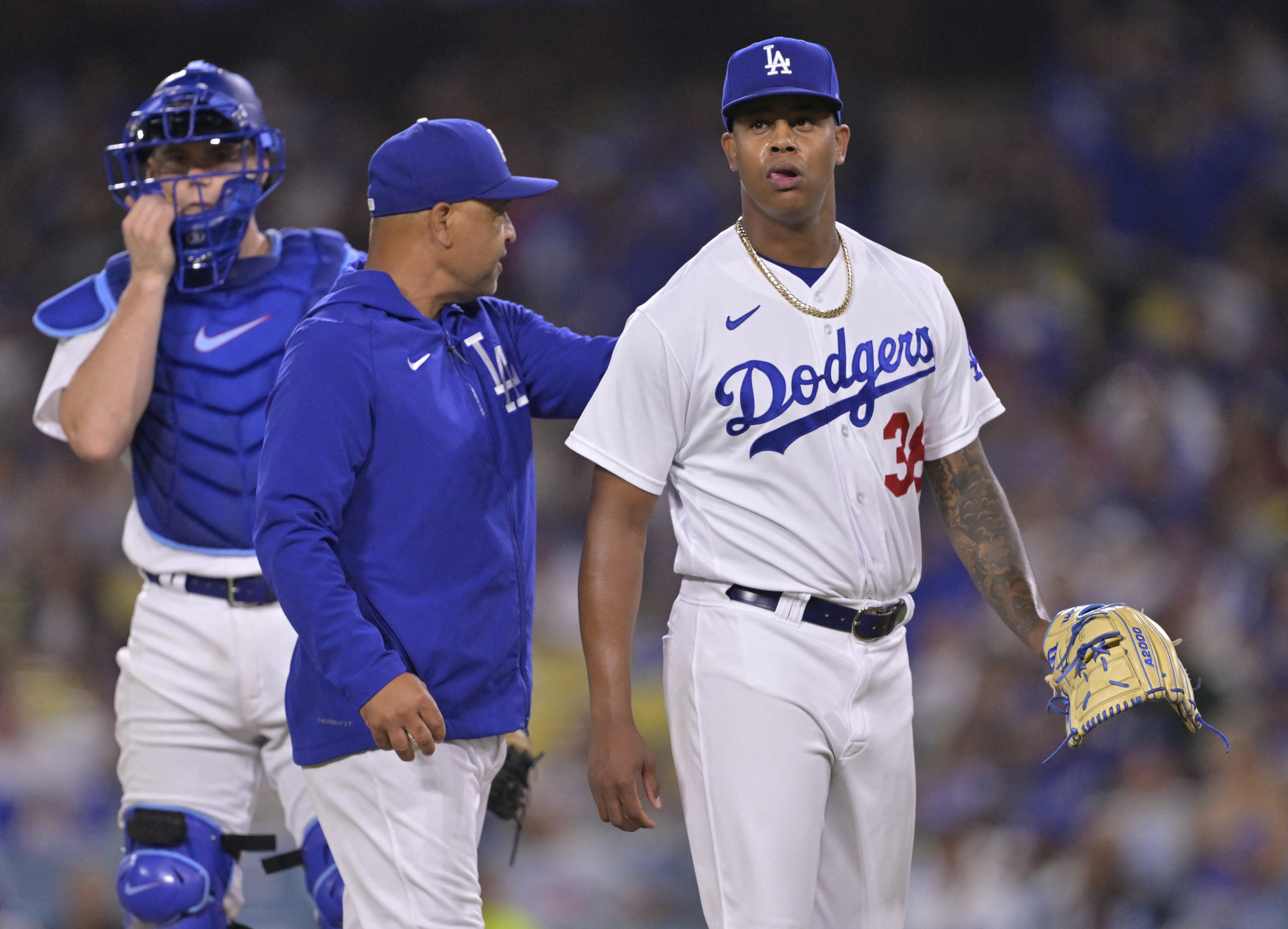 Dodgers use four-run sixth to tame Rockies, 6-1