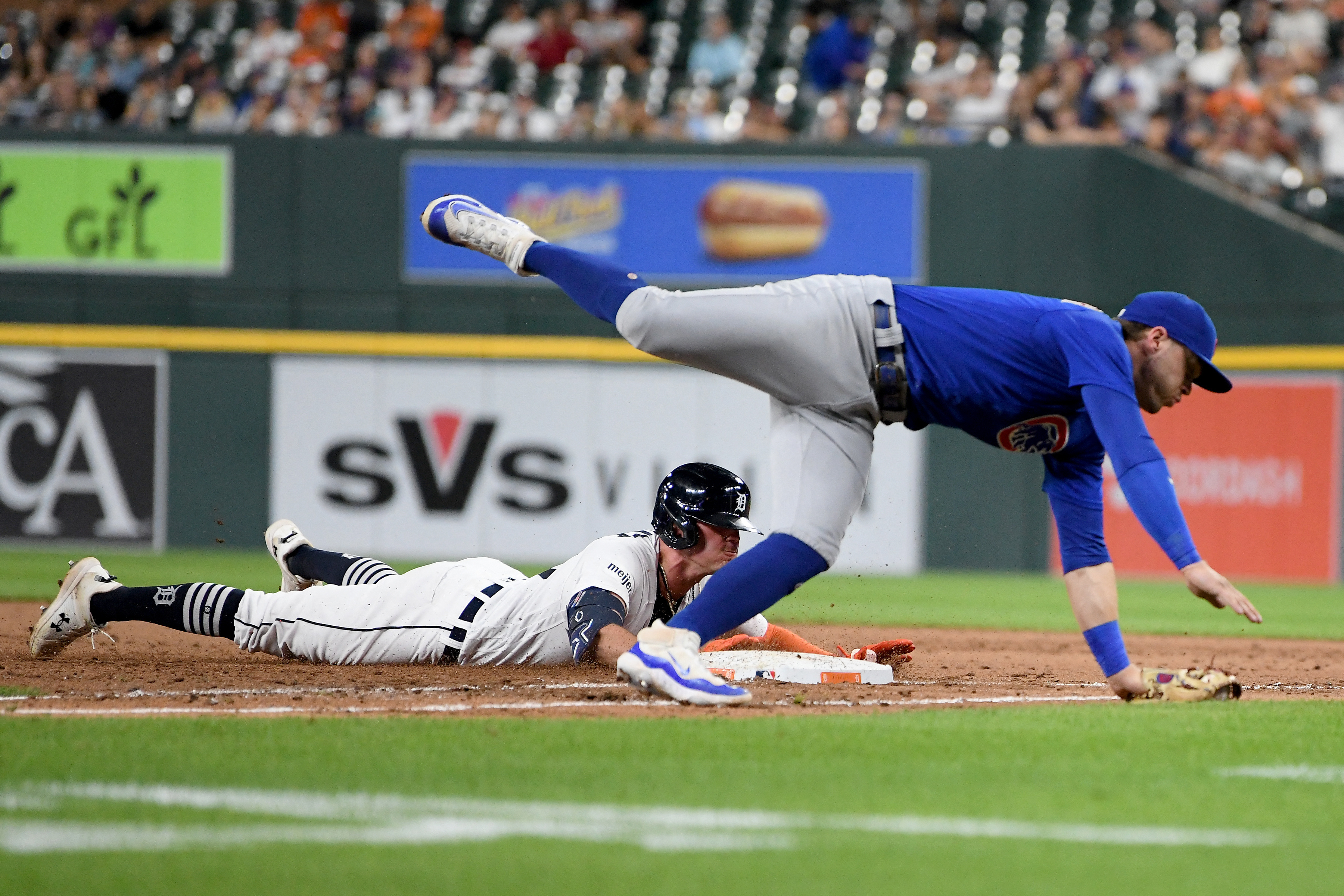 Insurance runs pay off for Cubs in win over Tigers