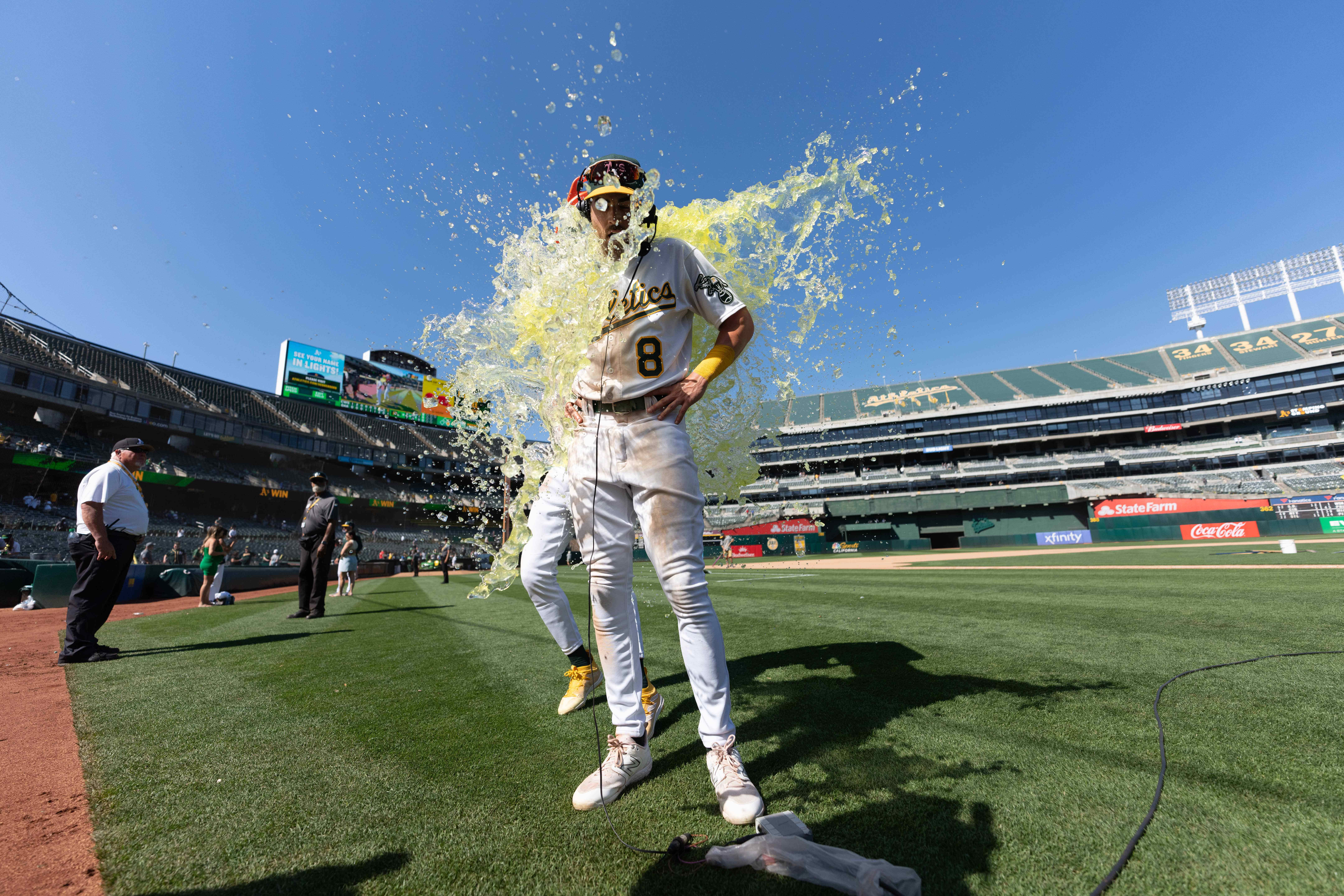 A's capitalize on Elvis Andrus' 10th-inning error to beat White Sox