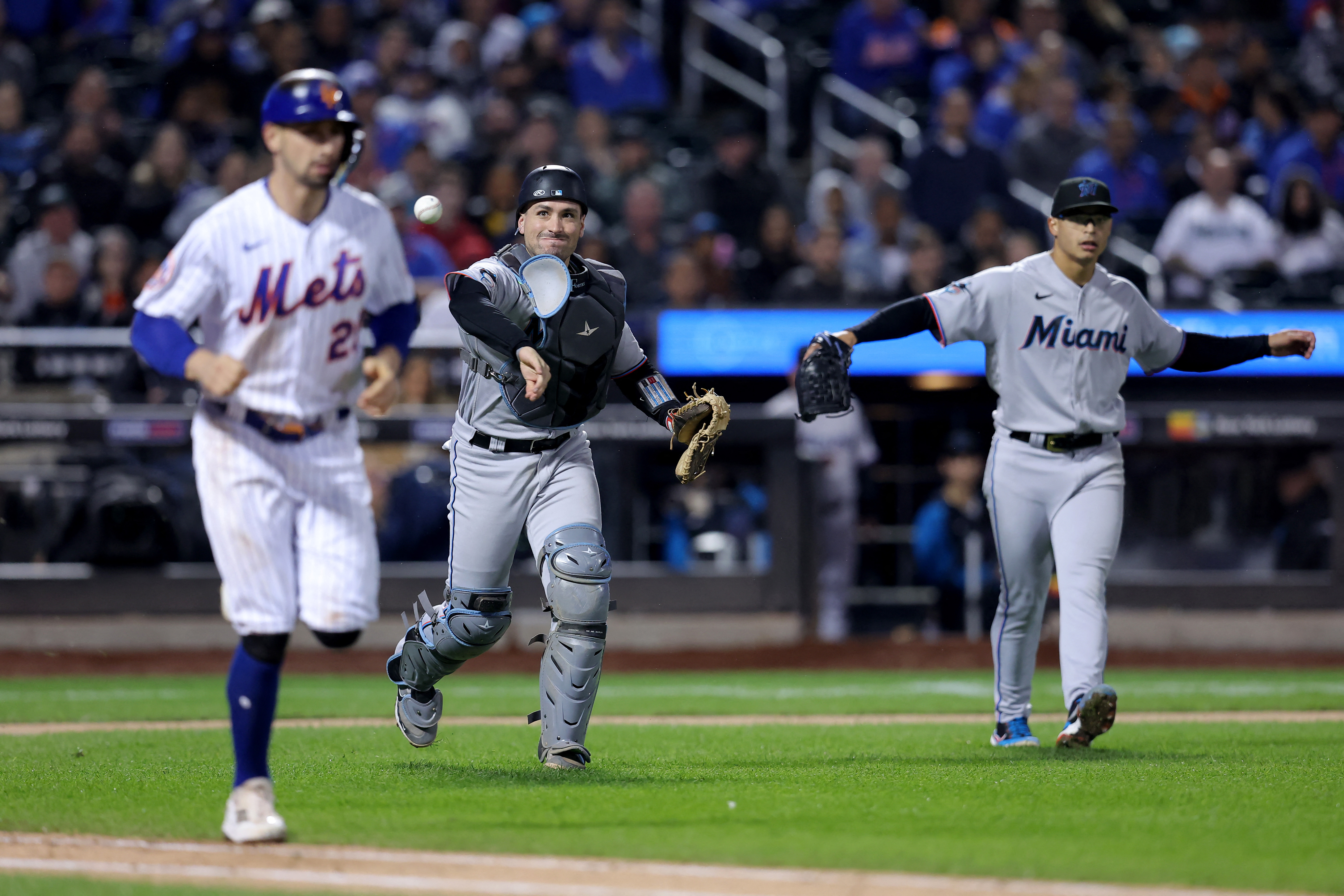 Marlins, rally for lead in ninth inning vs. Mets, but downpour forces  suspension before game's end