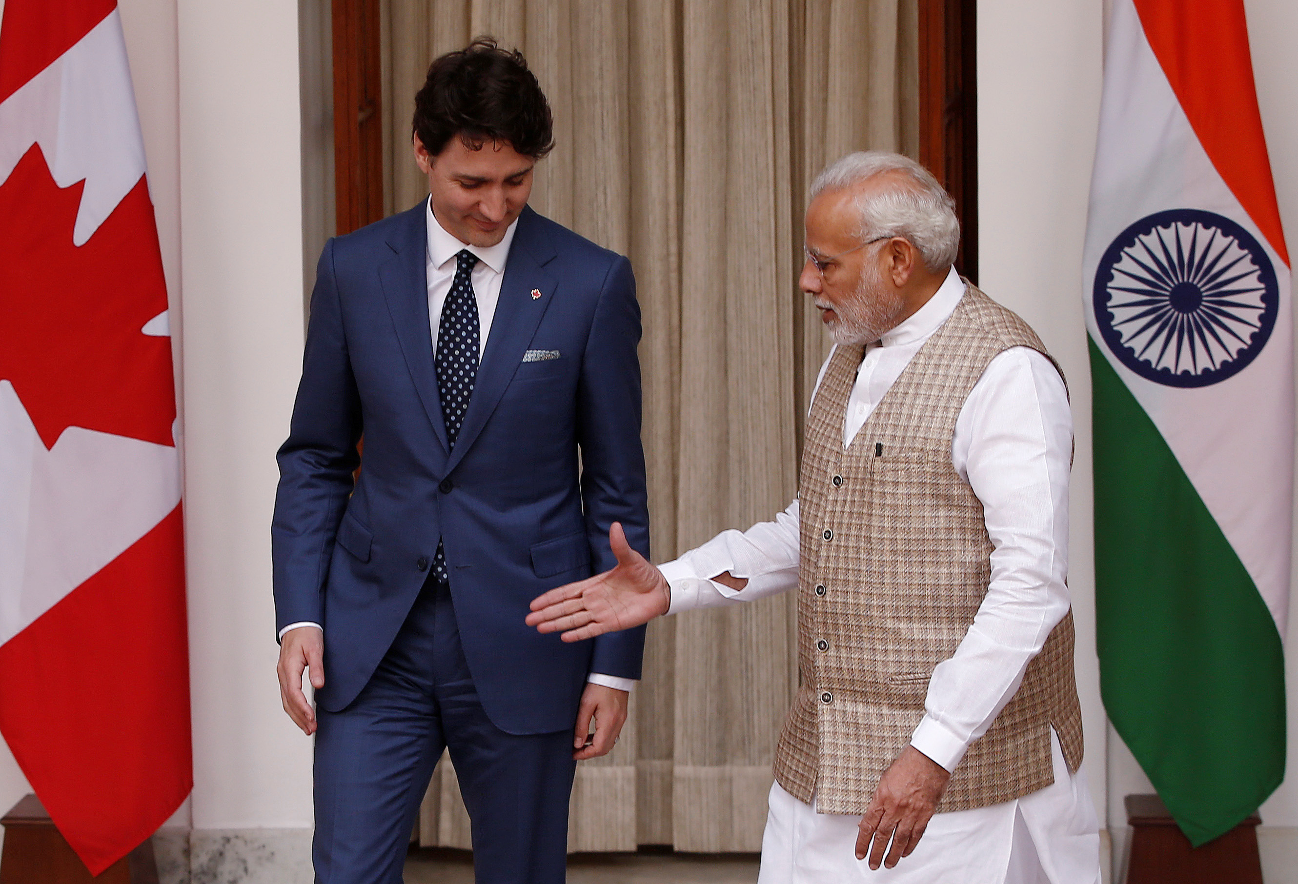 India stops new visas for Canadians, asks Ottawa to downsize missions as  spat worsens | Reuters