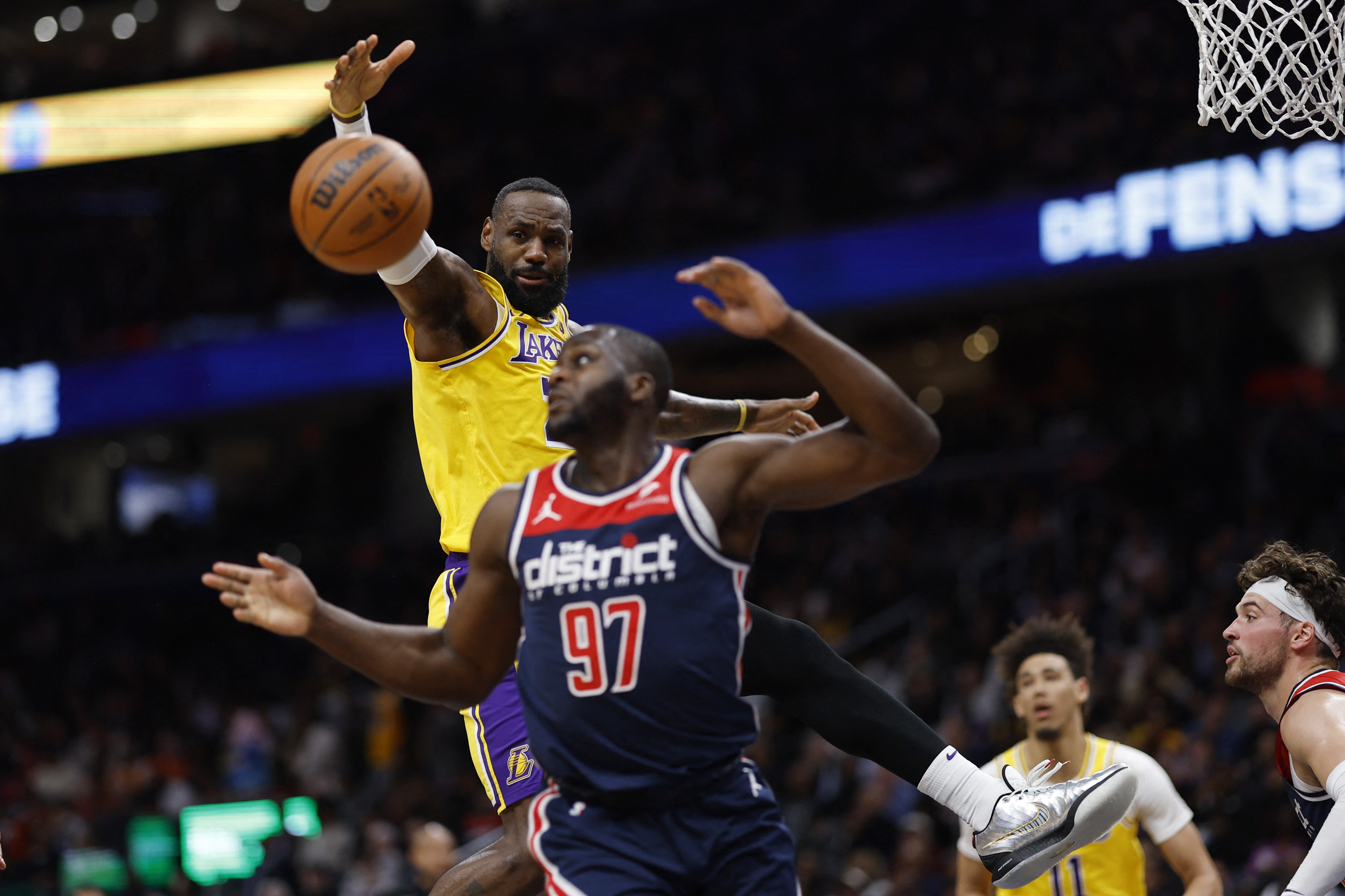 Lakers get 113 points from starters to dispatch Wizards | Reuters