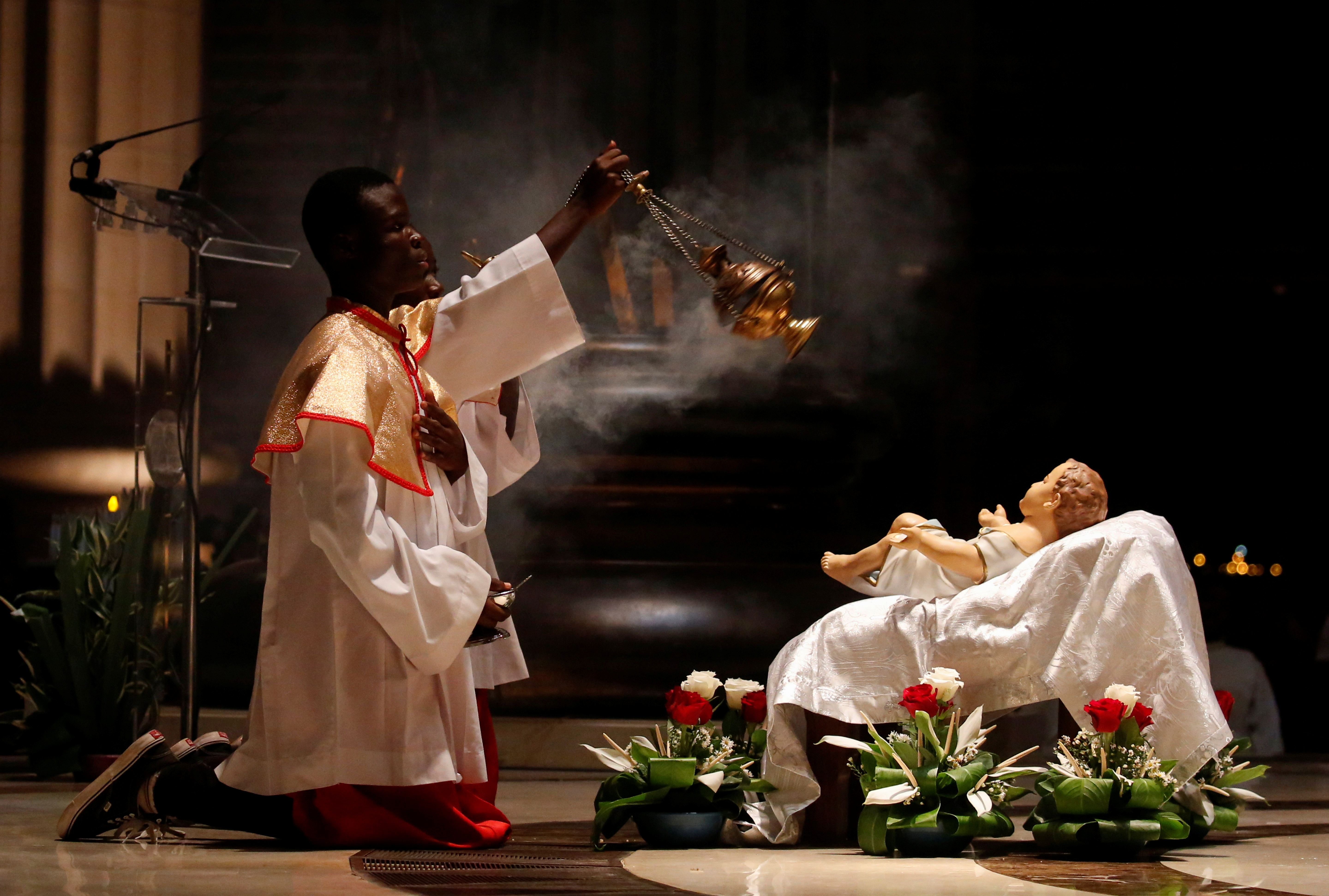 Ivorian Christians celebrate Christmas in giant basilica | Reuters