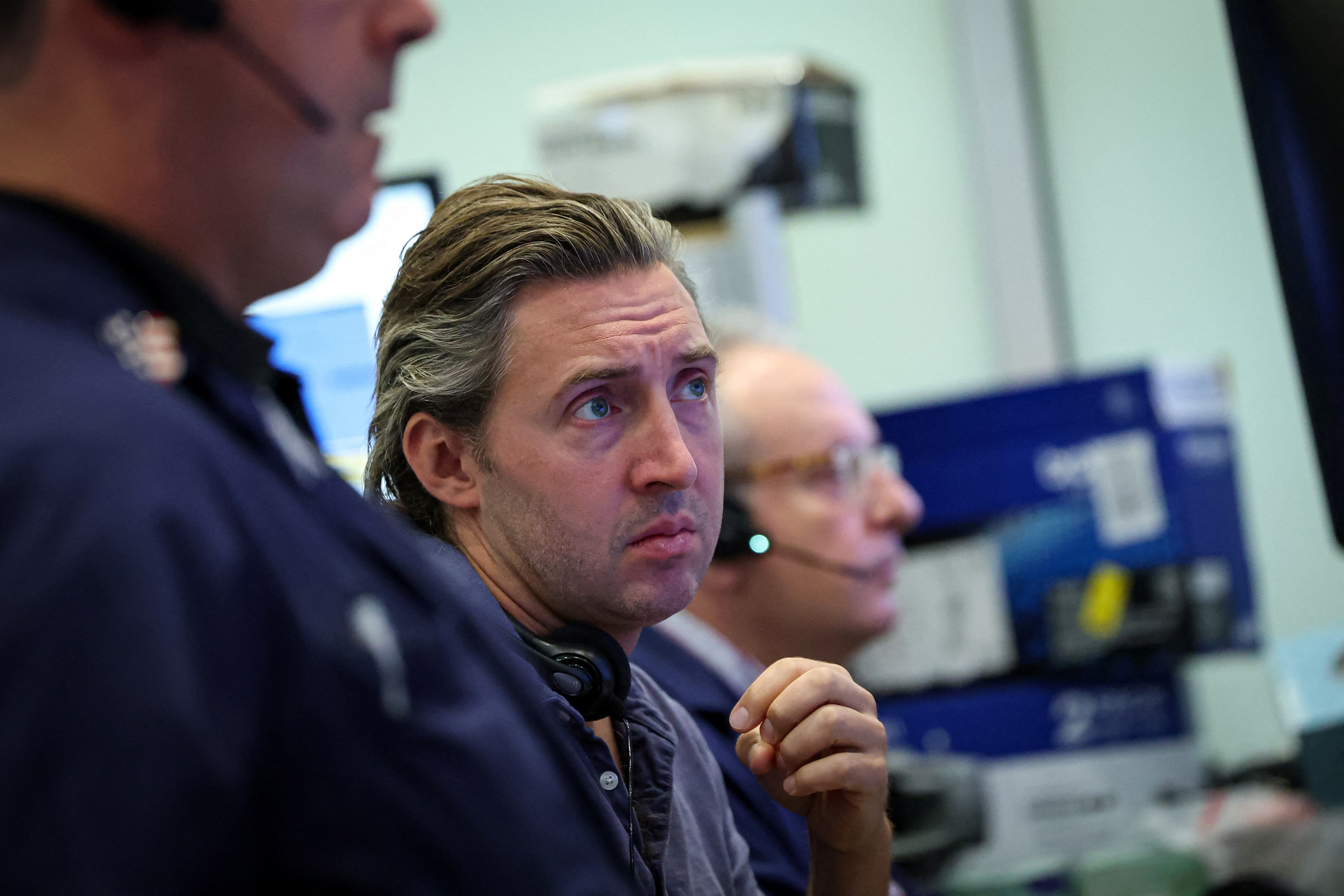 市场瘫痪：创纪录高位下由恐惧驱动的反弹与极端估值并存