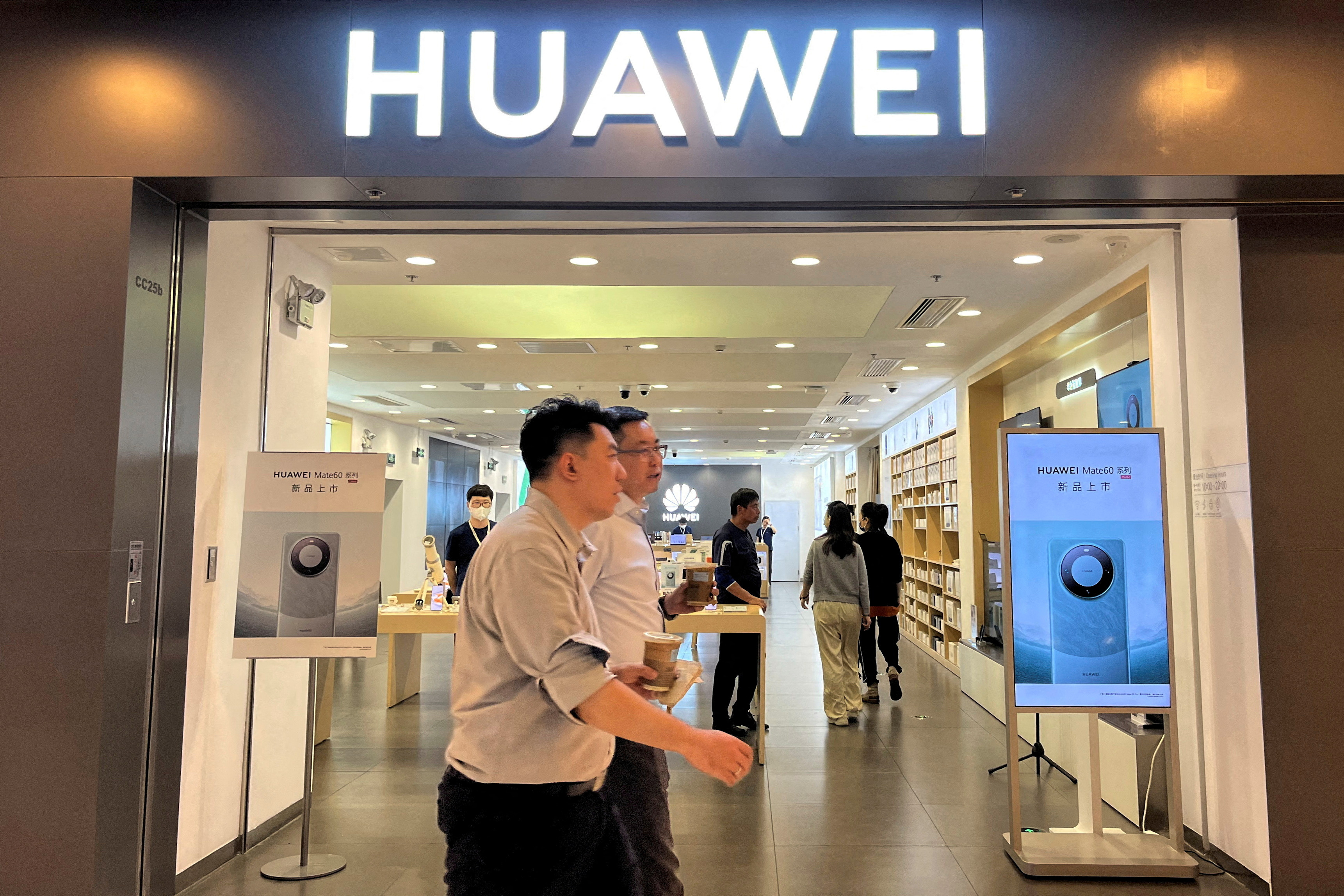 Publicités pour le Huawei Mate 60 à Pékin