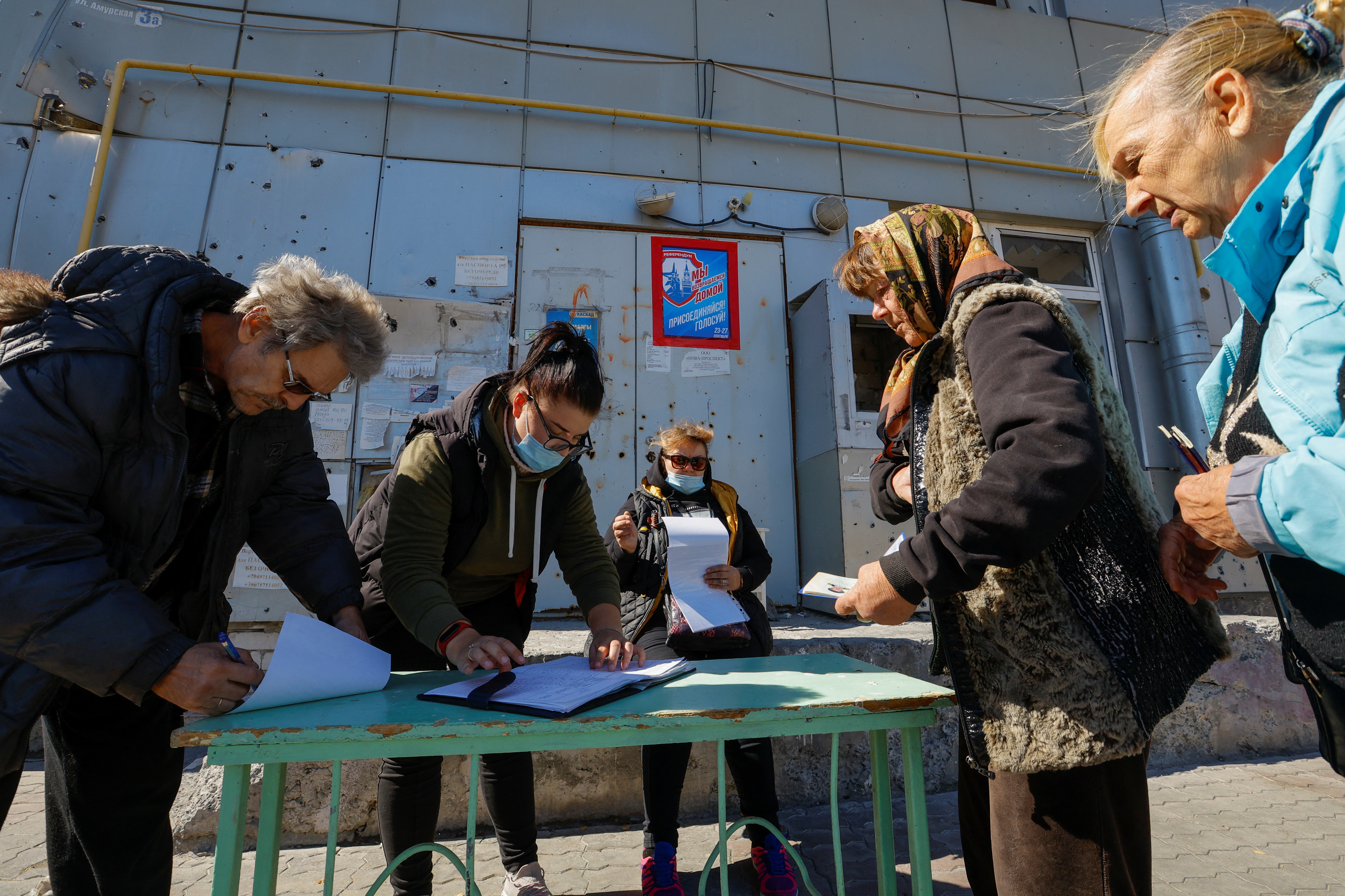 Referendum on joining of self-proclaimed Donetsk People's Republic to Russia in Mariupol