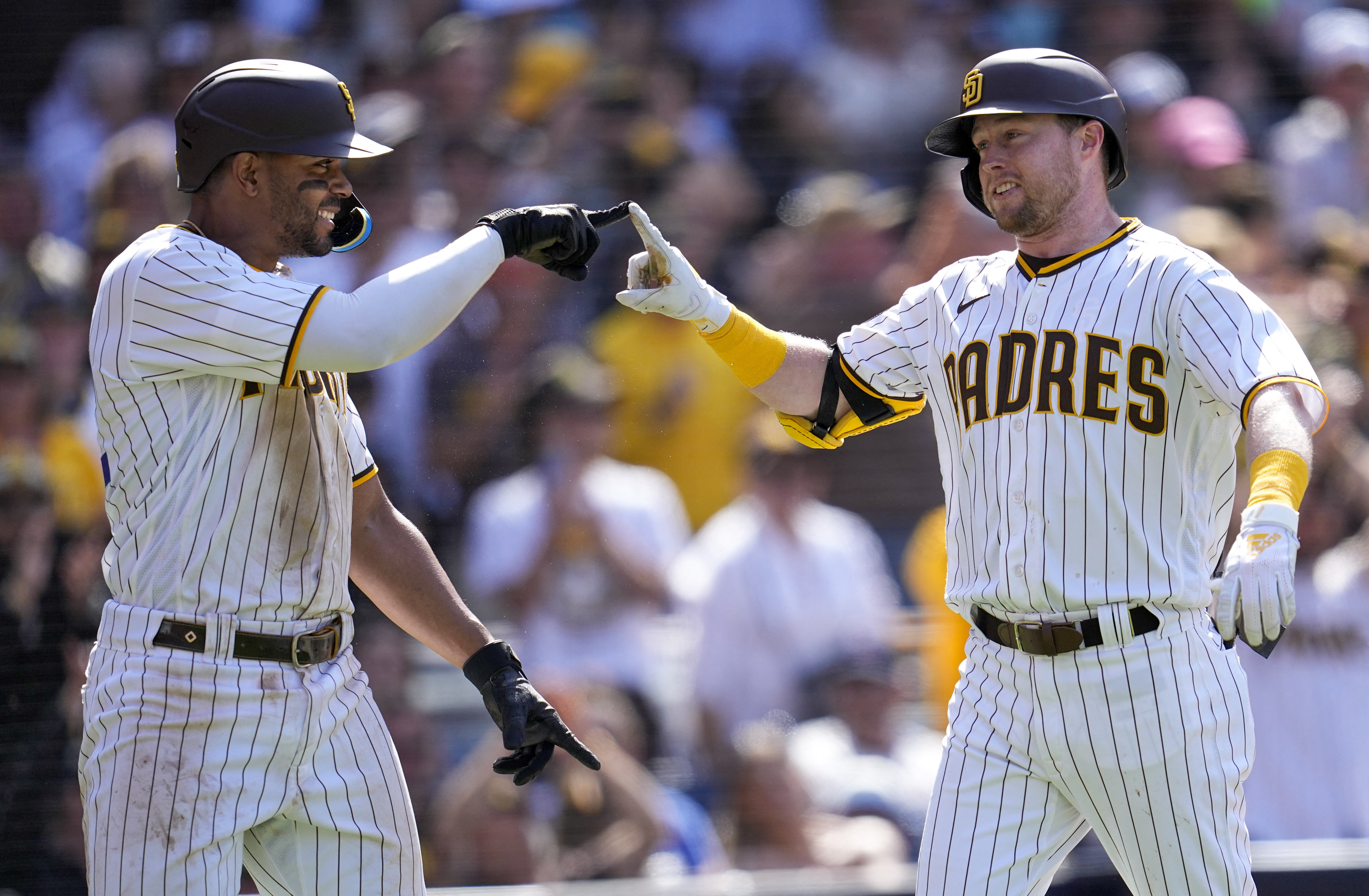 Cronenworth's 2 HRs, 6 RBIs lead Padres past Brewers 10-3 - The