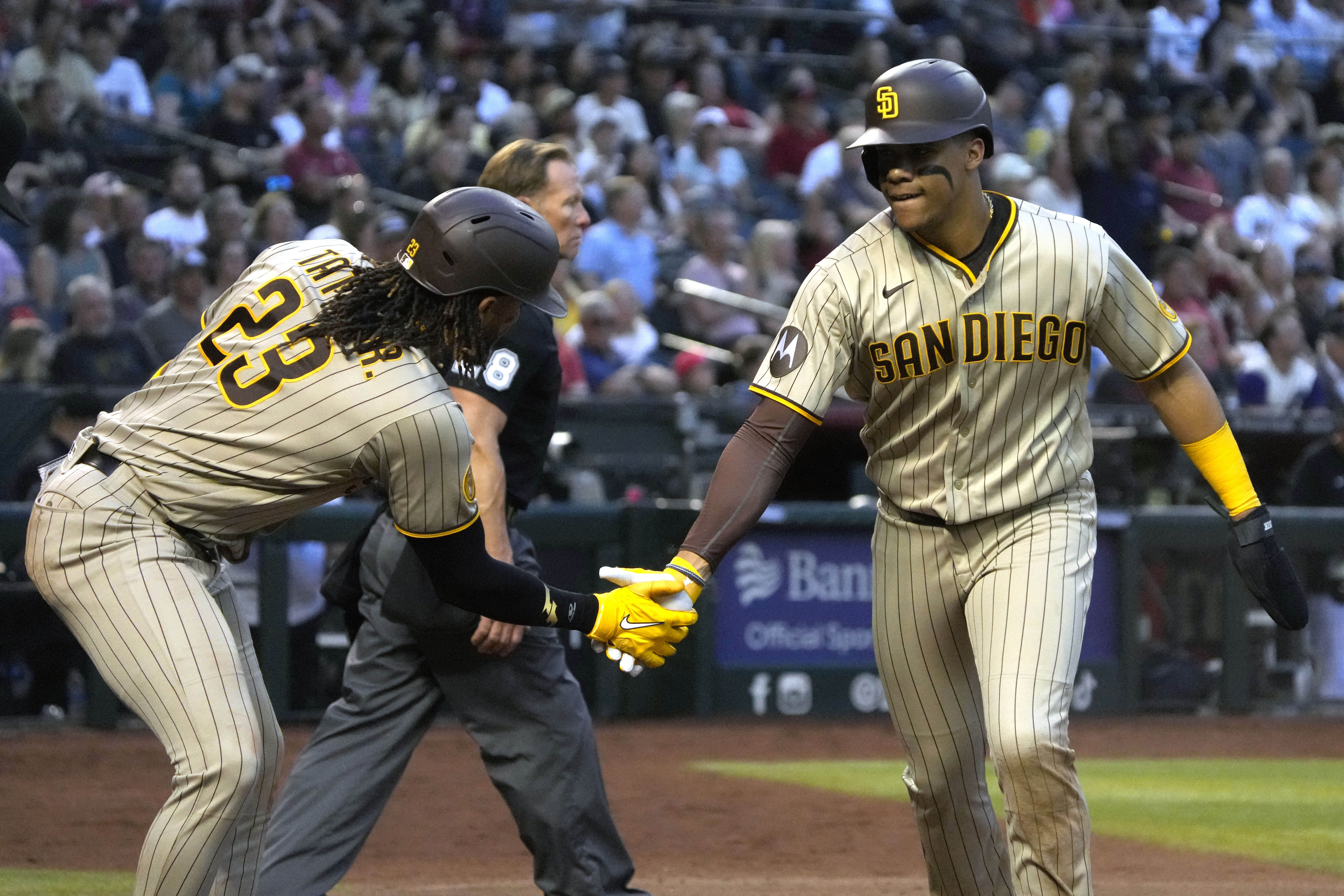 Chase Headley belts a pair of homers, helping San Diego Padres edge  Pittsburgh Pirates 