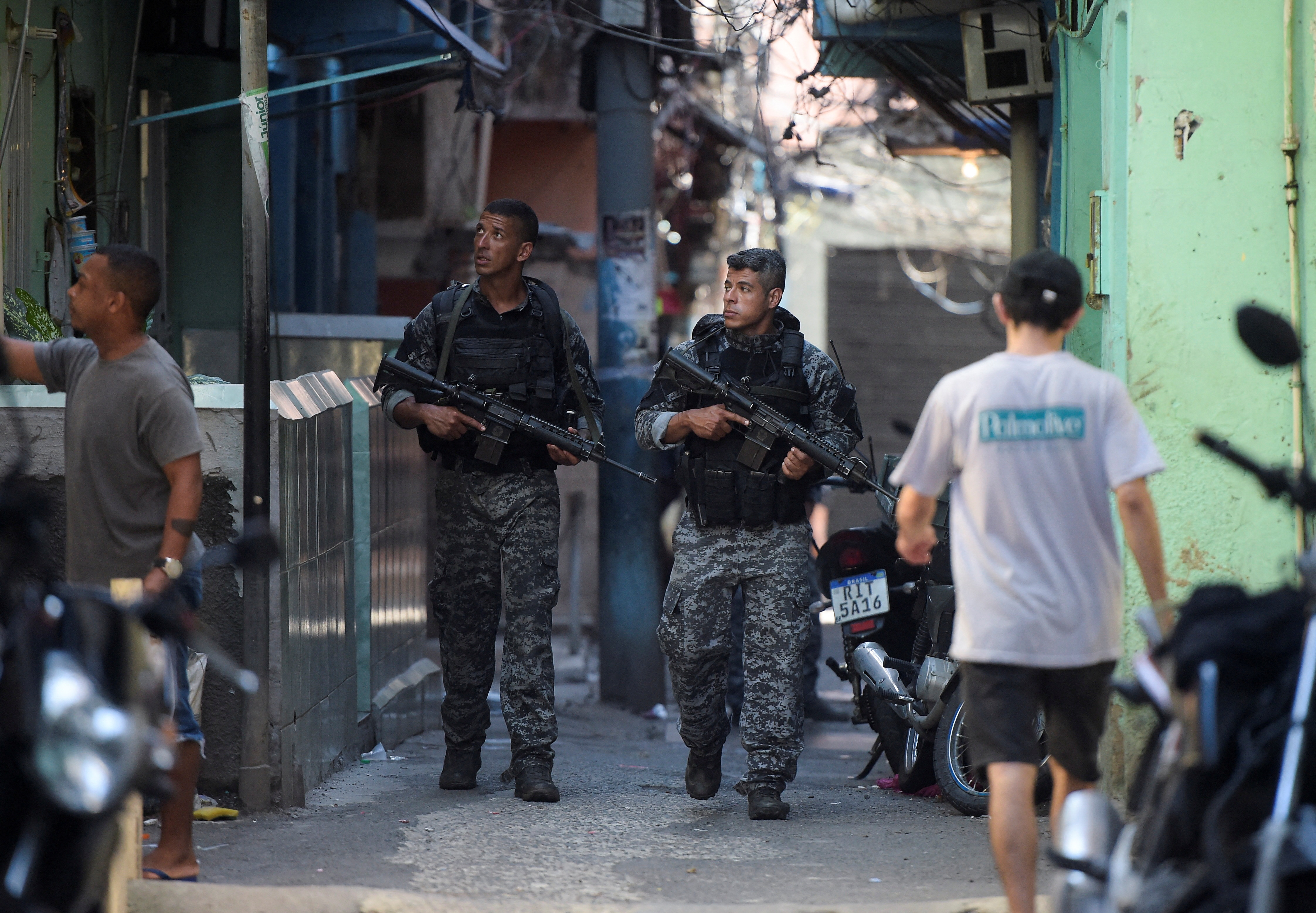 The gangs of Rio, World news