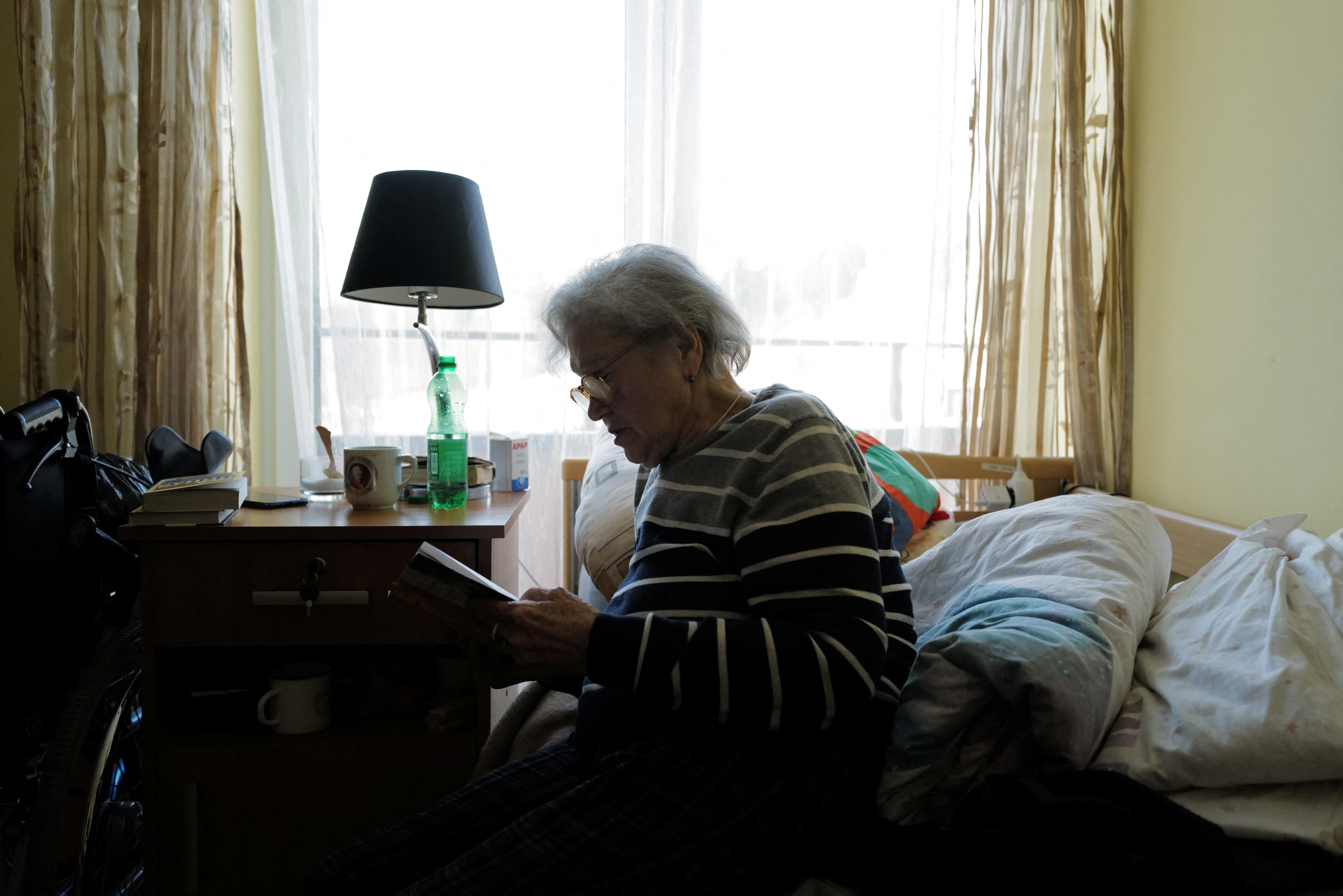 La imagen más amplia: Un año después de la guerra de Ucrania, los refugiados mayores se quedan sin esperanza