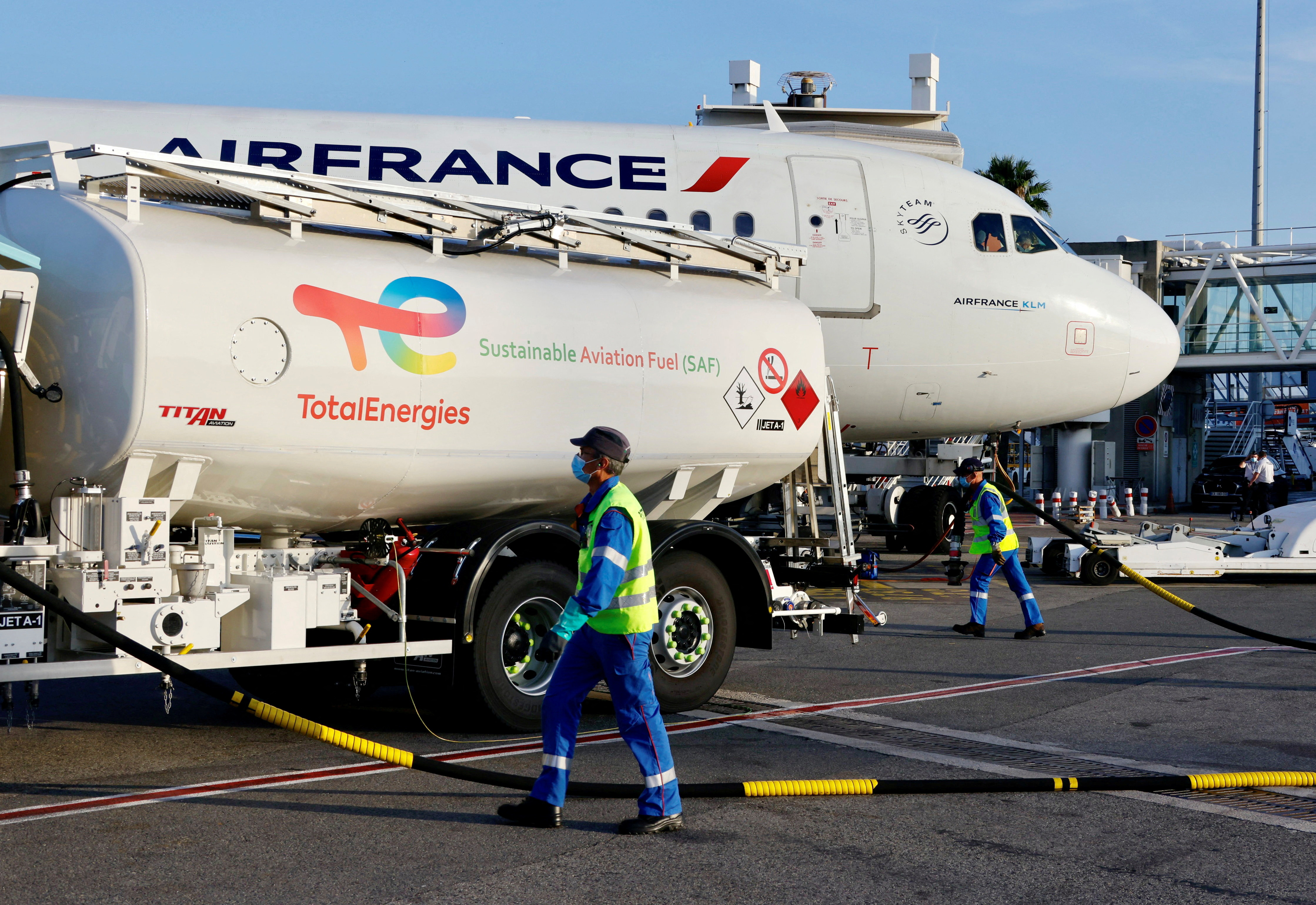 Air France aircraft, operated with SAF is refueled at Nice airport