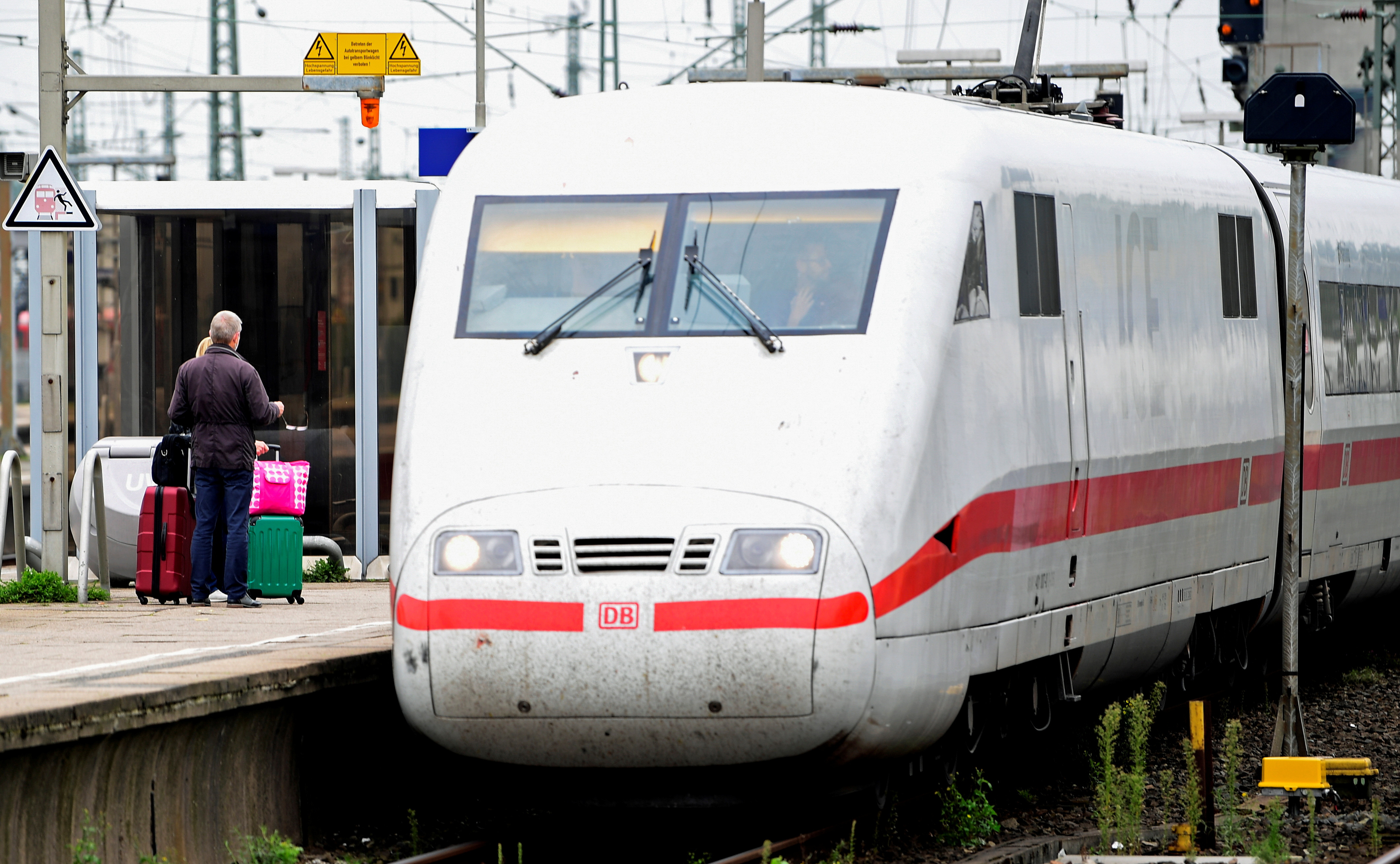 Train arrives at Hamburg-Altona station