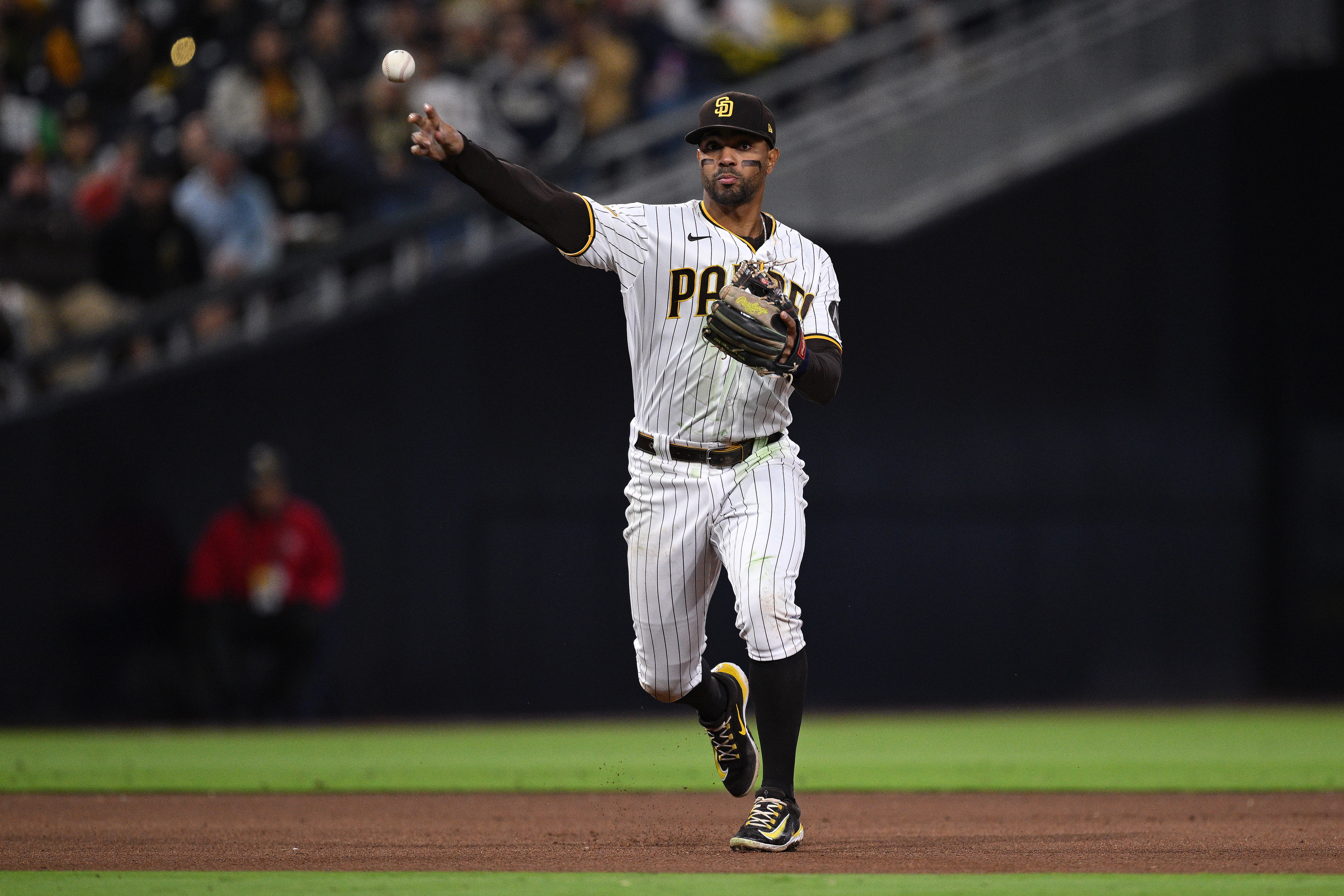 Rowdy Tellez's sac fly in 10th lifts Brewers past Padres