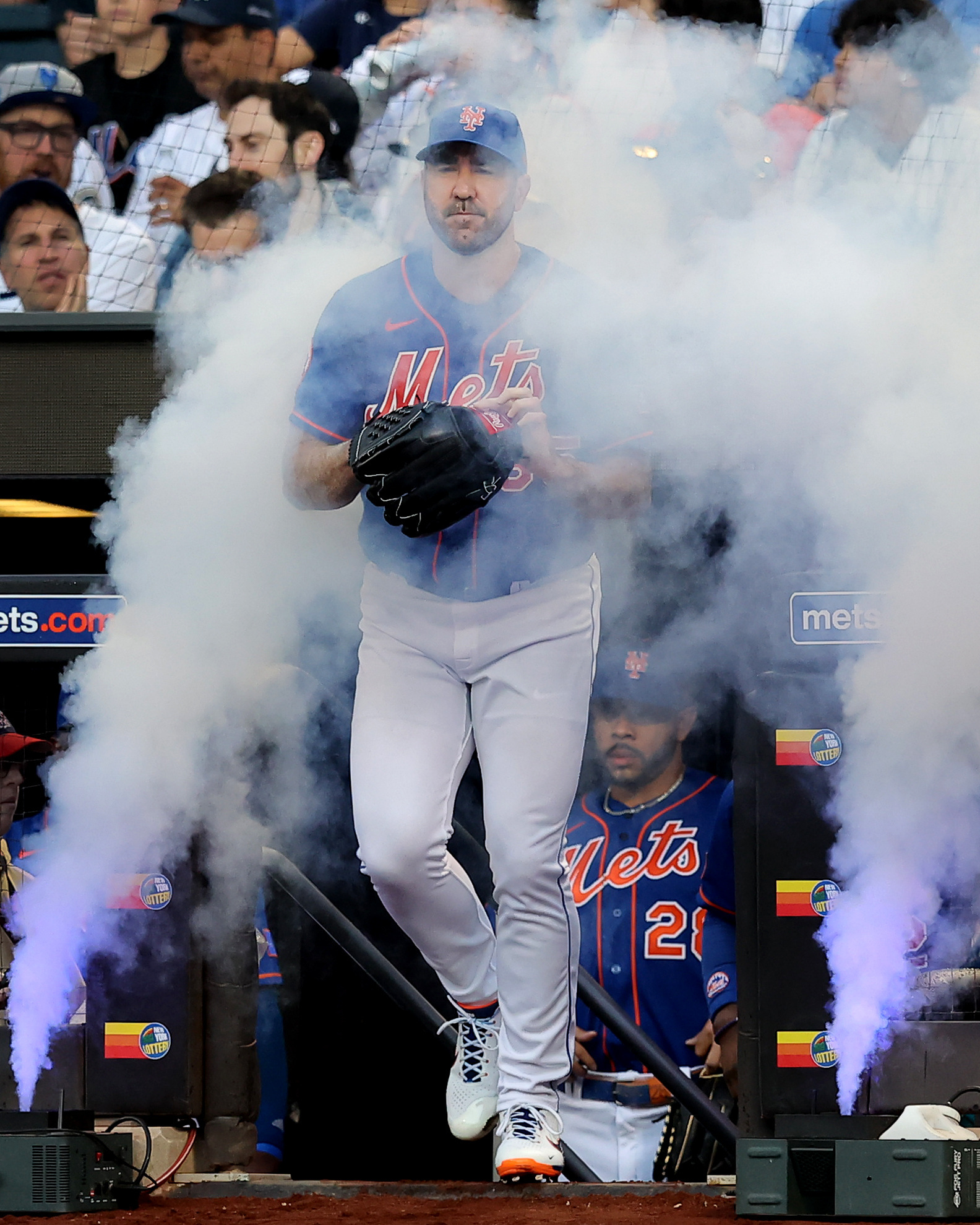 Fans rush Citi Field during Mets, Yankees game: Report 