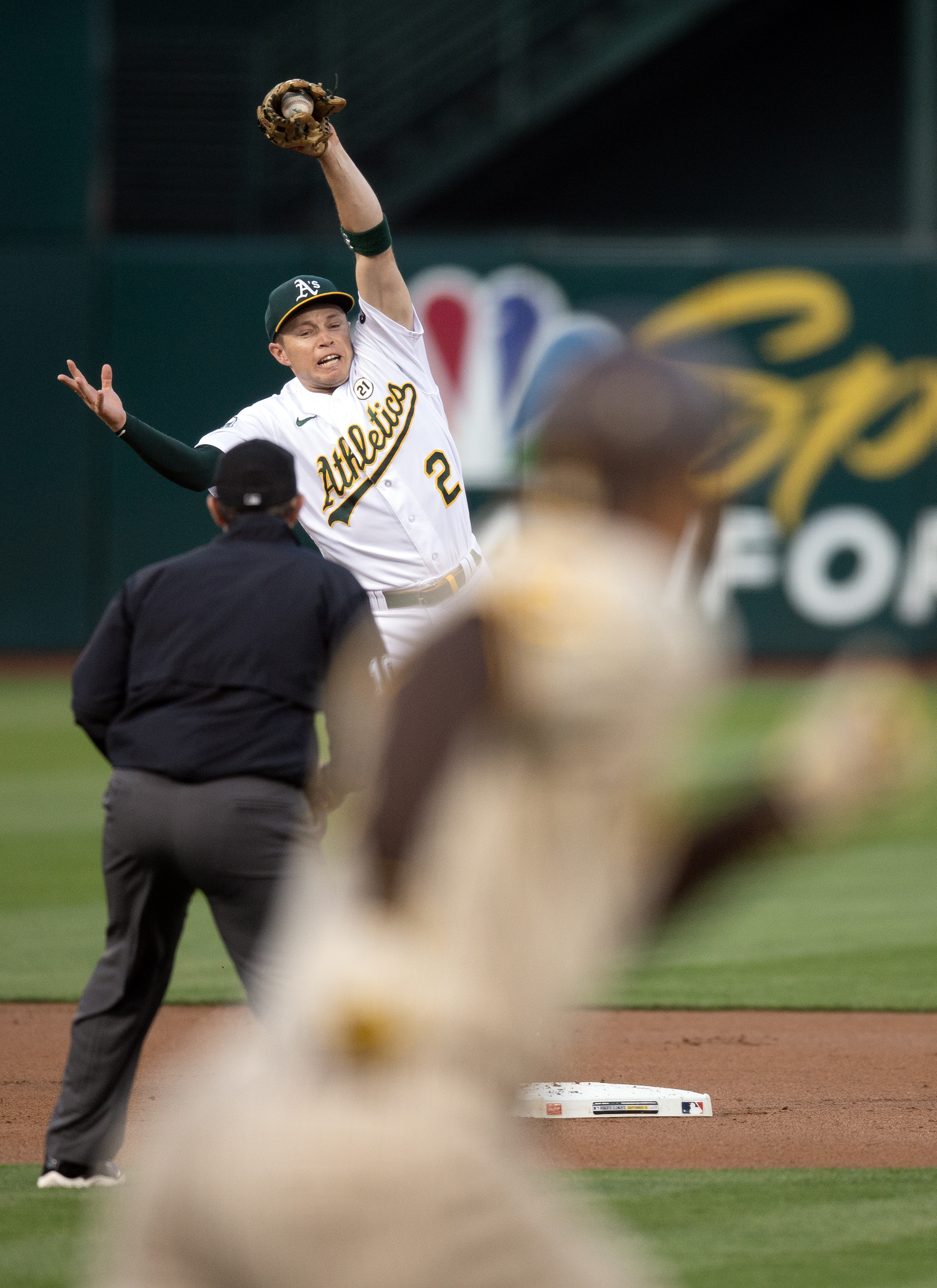 Padres pound A's in Bob Melvin's return to Oakland