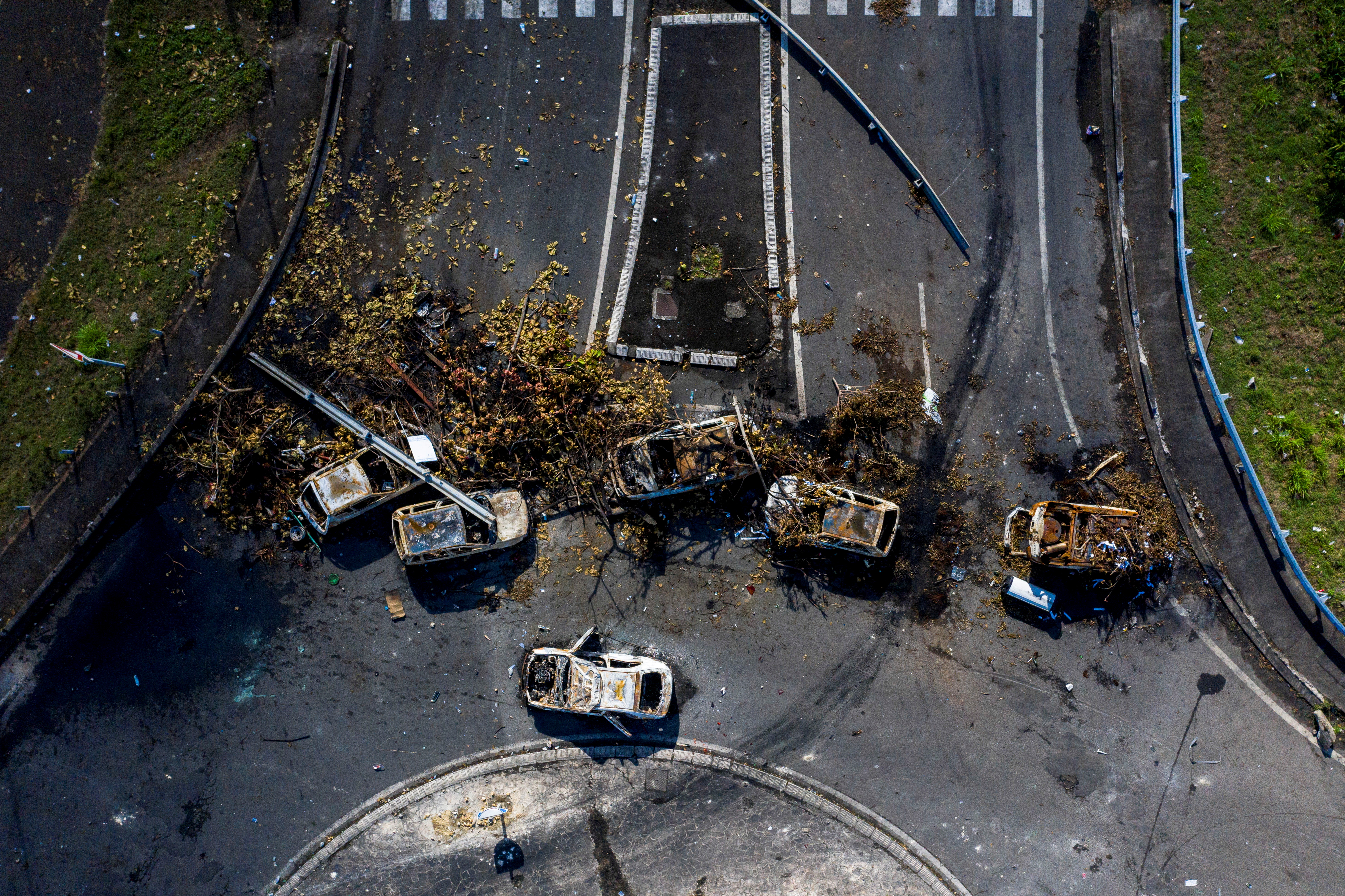 An aerial view of a barricade of burned cars and debris on a round-about blocking the traffic on highway N1 after violent demonstrations which broke out over COVID-19 protocols, in Petit-Bourg, Guadeloupe, November 23, 2021.  REUTERS/Ricardo Arduengo /File Photo