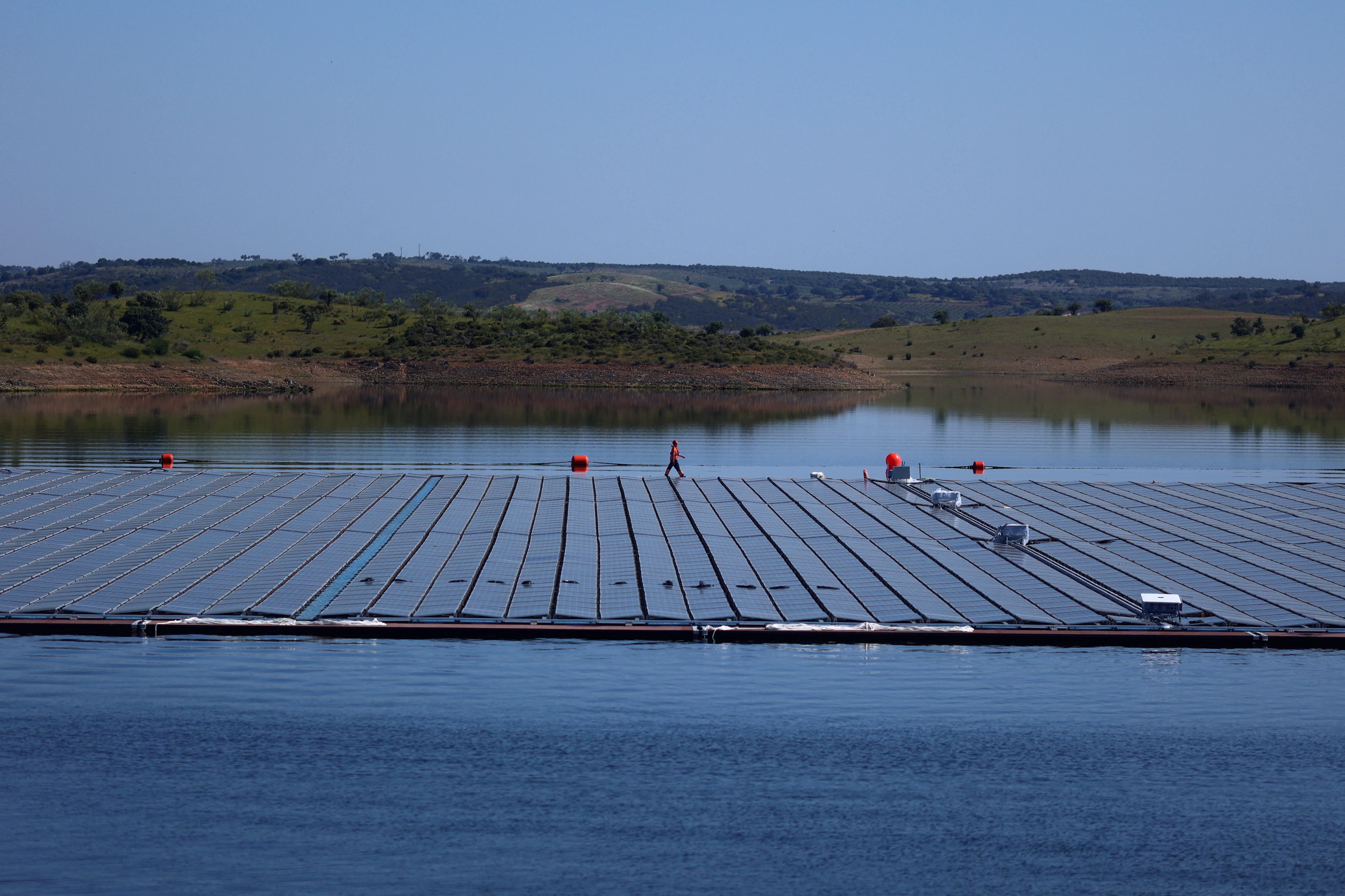 Portugal's EDP installs the largest floating solar farm on a dam in Europe, on the surface of Alqueva dam