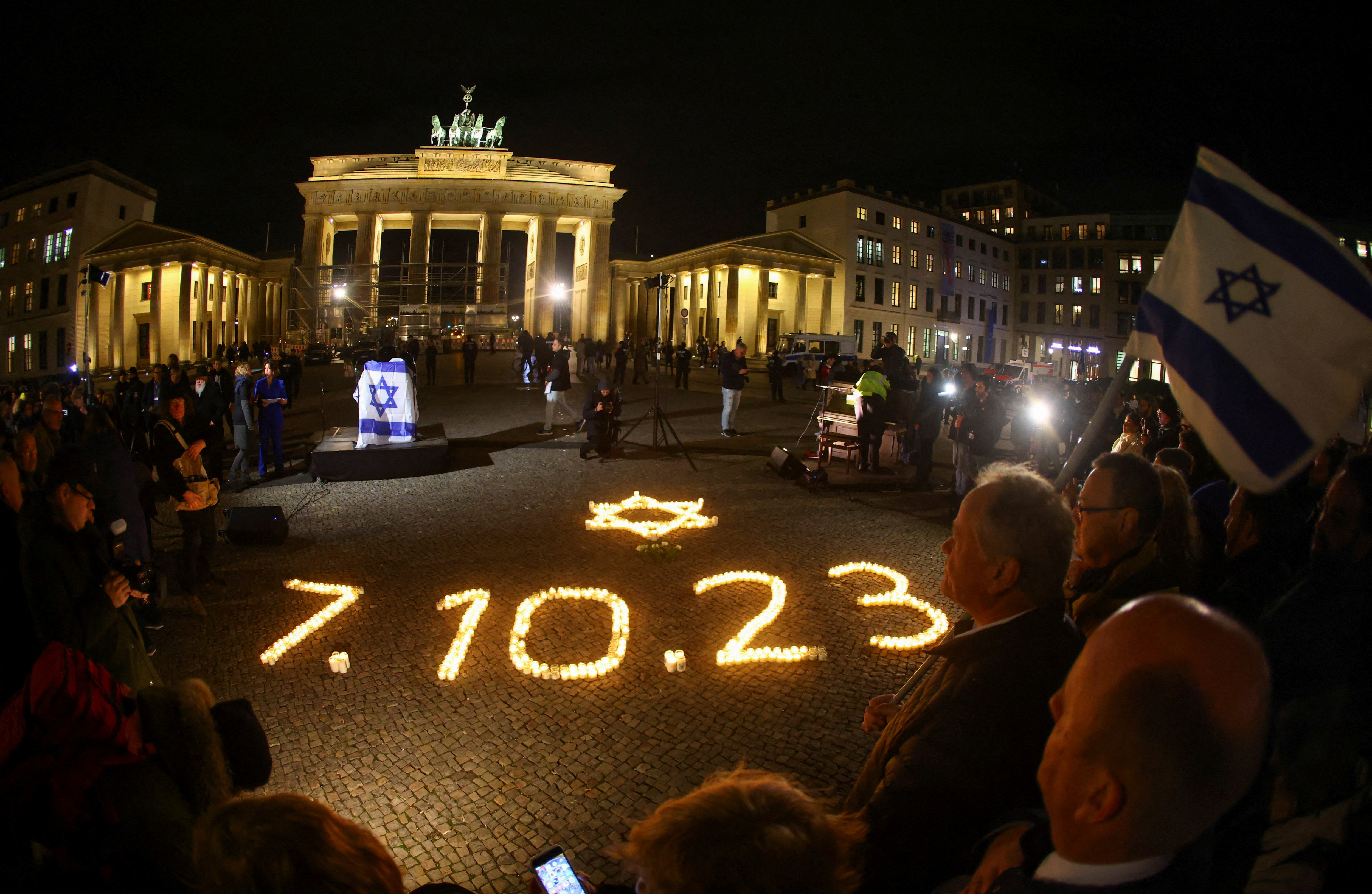 People commemorate the victims of Hamas' attack in front of Brandenburg gate in Berlin