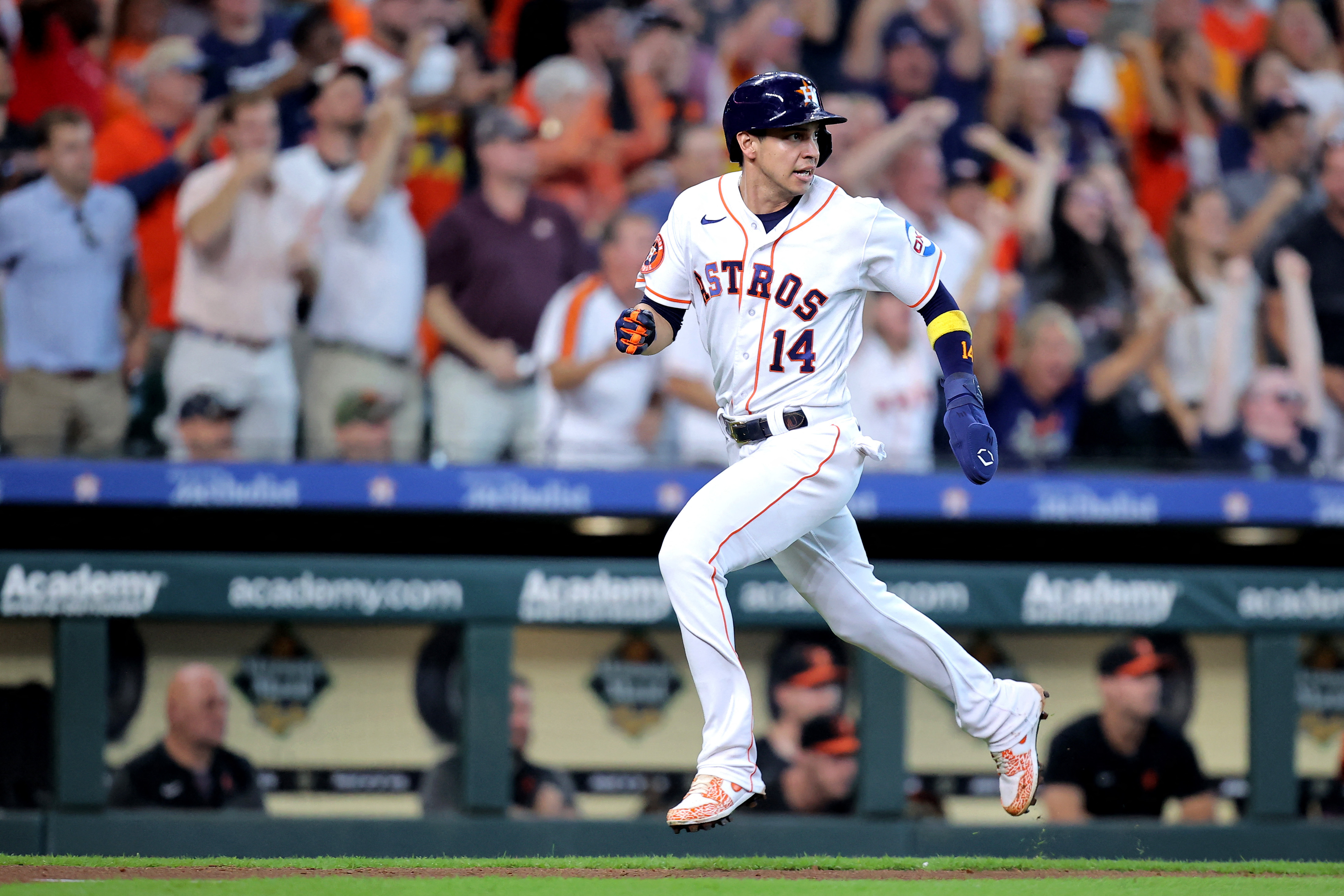 Astros rally late, beat O's in walk-off thriller