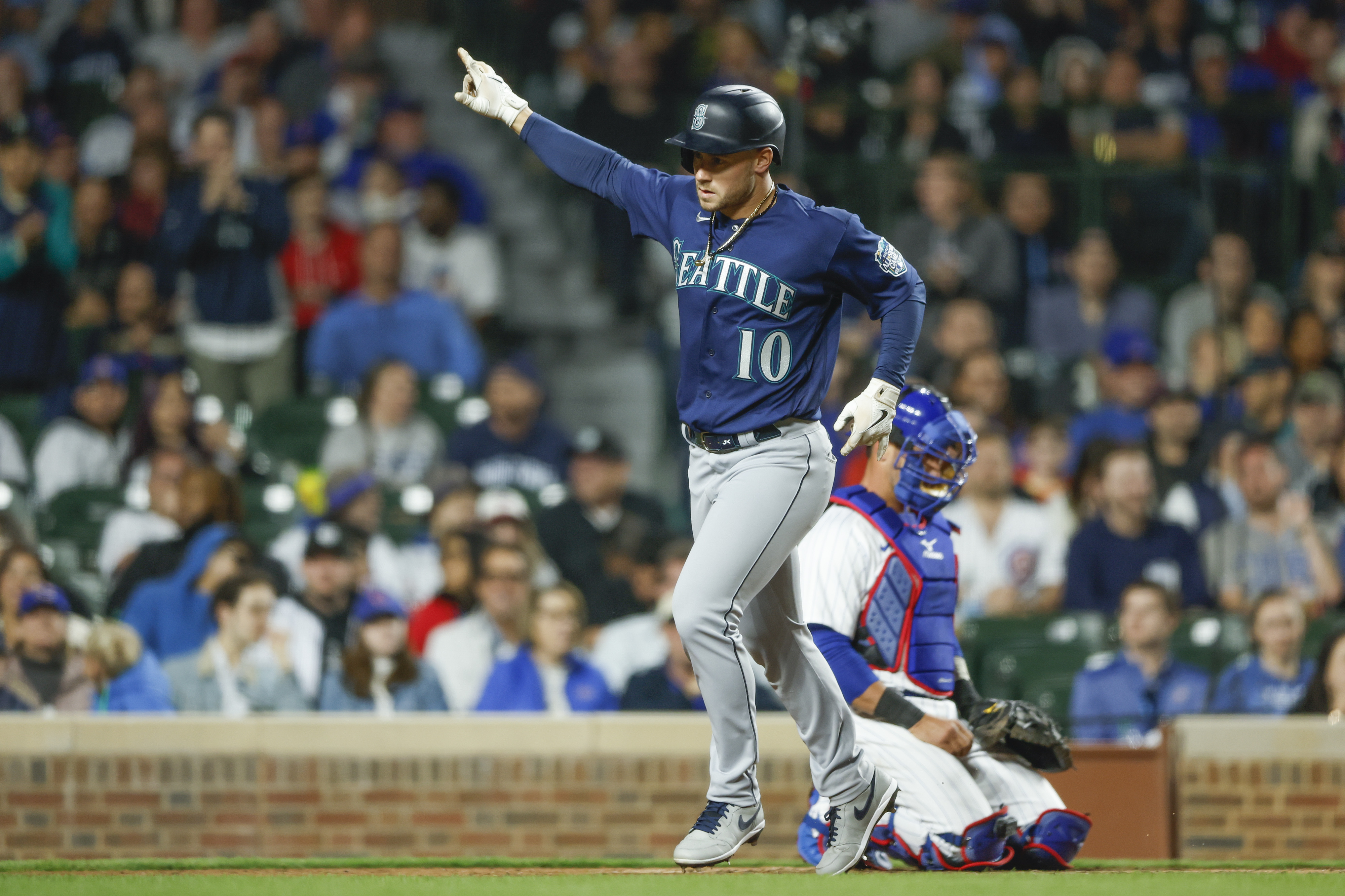 Video: Eric Hosmer risks it all to score the tying run - NBC Sports