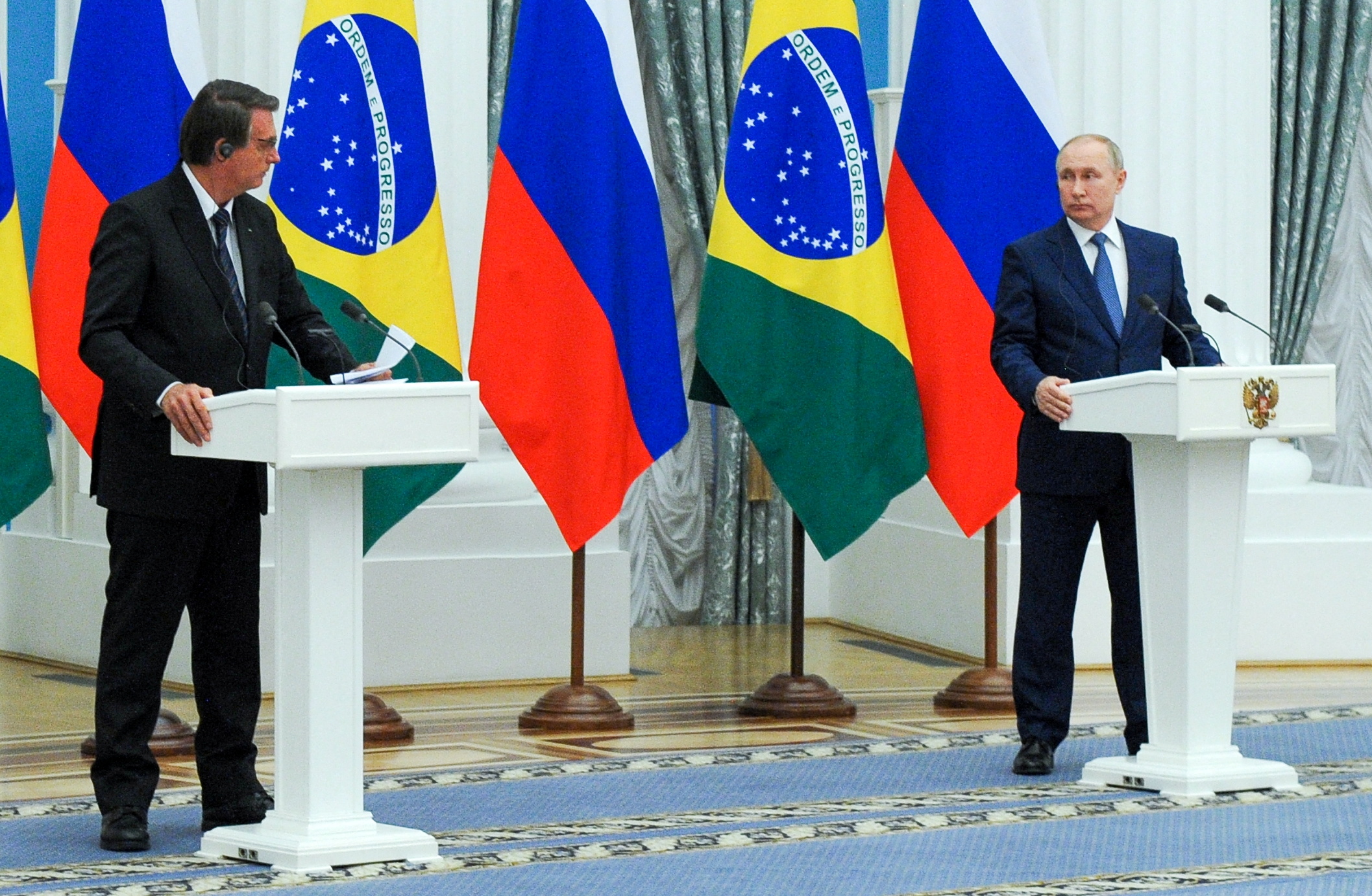 Russian President Putin and his Brazilian counterpart Bolsonaro attend a news conference in Moscow