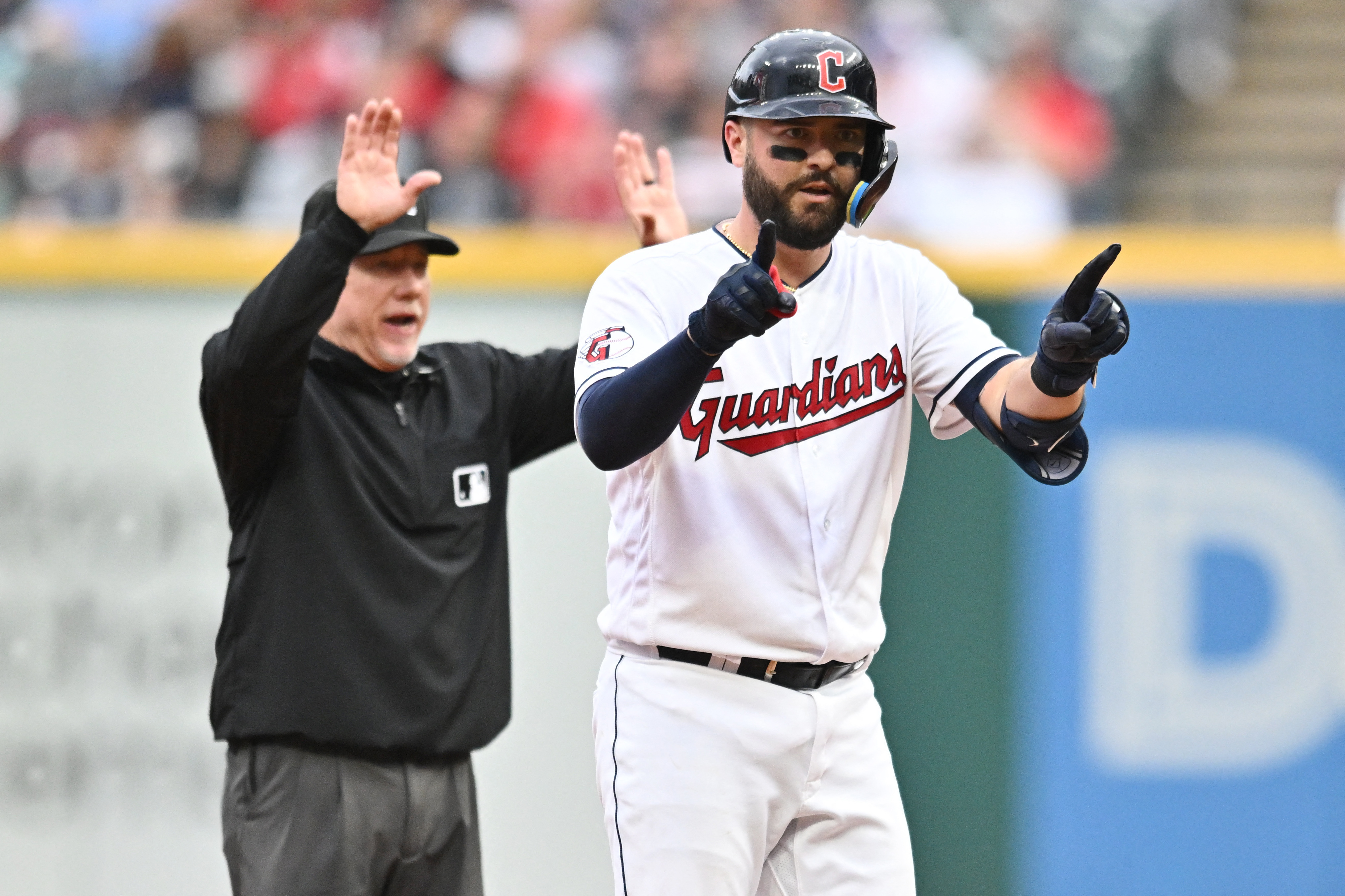 Willy Adames homers twice, drives in 5 as the Brewers down the Guardians  7-1 - Sent-trib