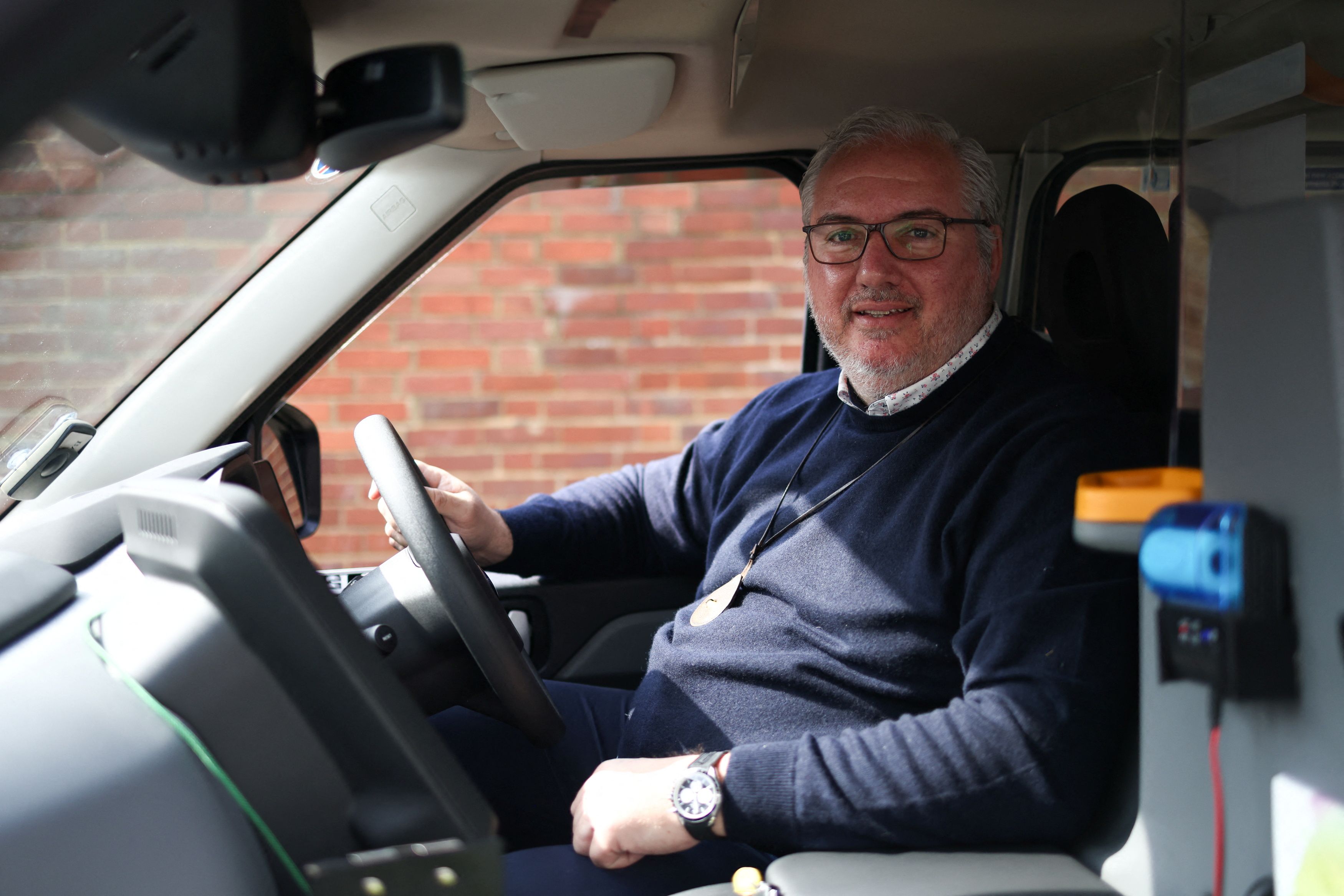 London cabbies rally to help Ukrainian refugees Reuters