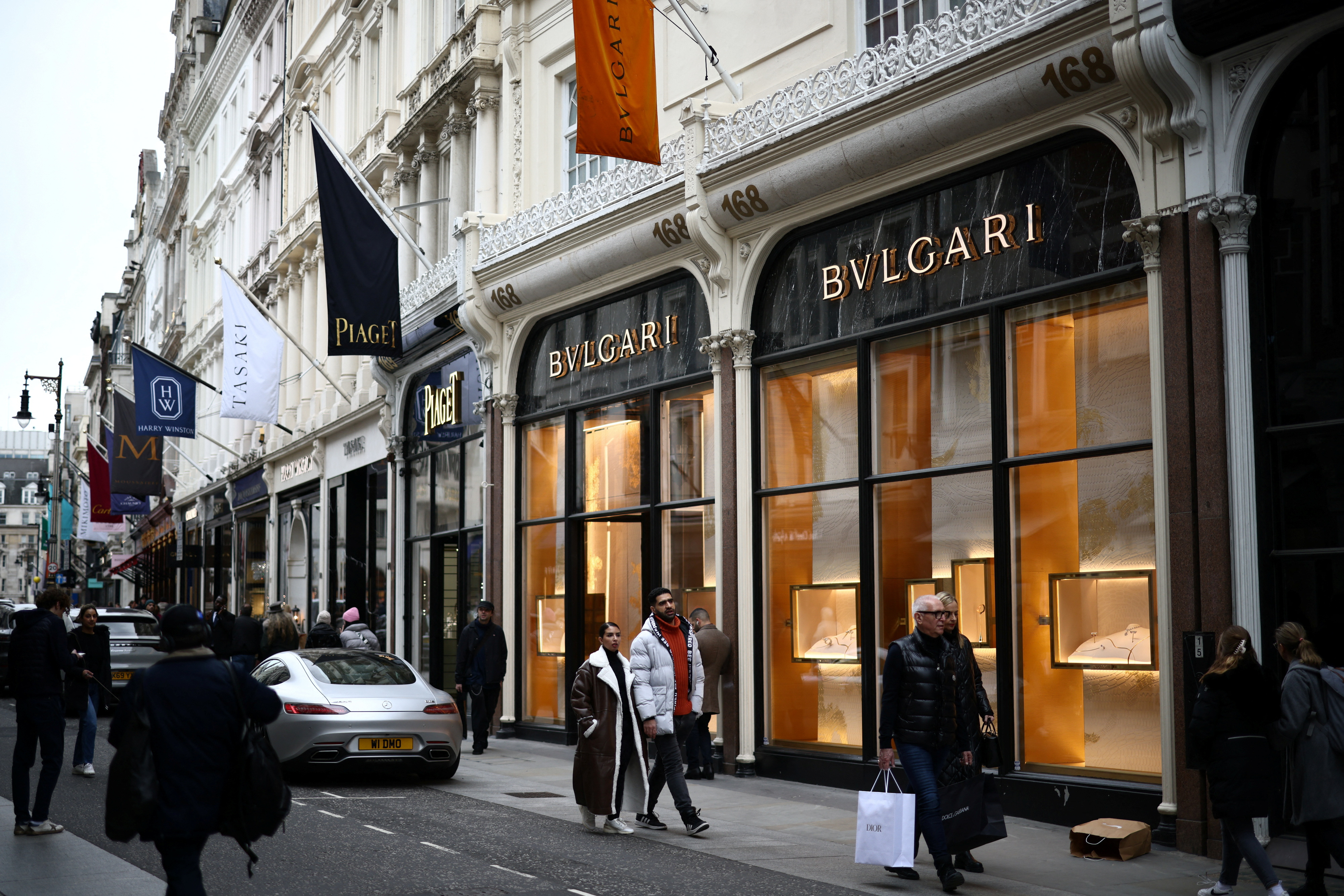 London Is Losing Its Crown as a Luxury Shopping Destination - WSJ