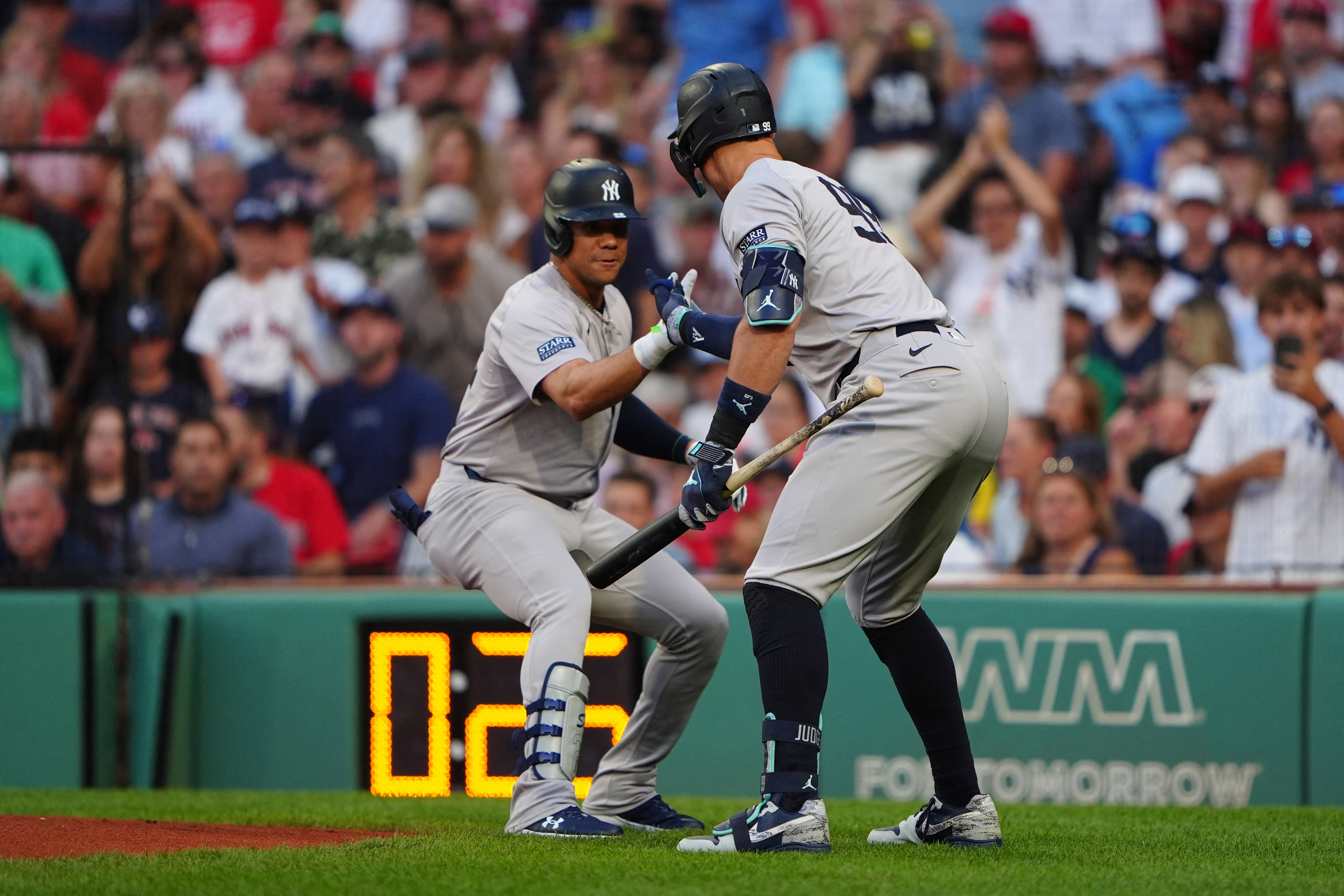 Yankees outscore Red Sox 11-8 in 10-inning slugfest | Reuters