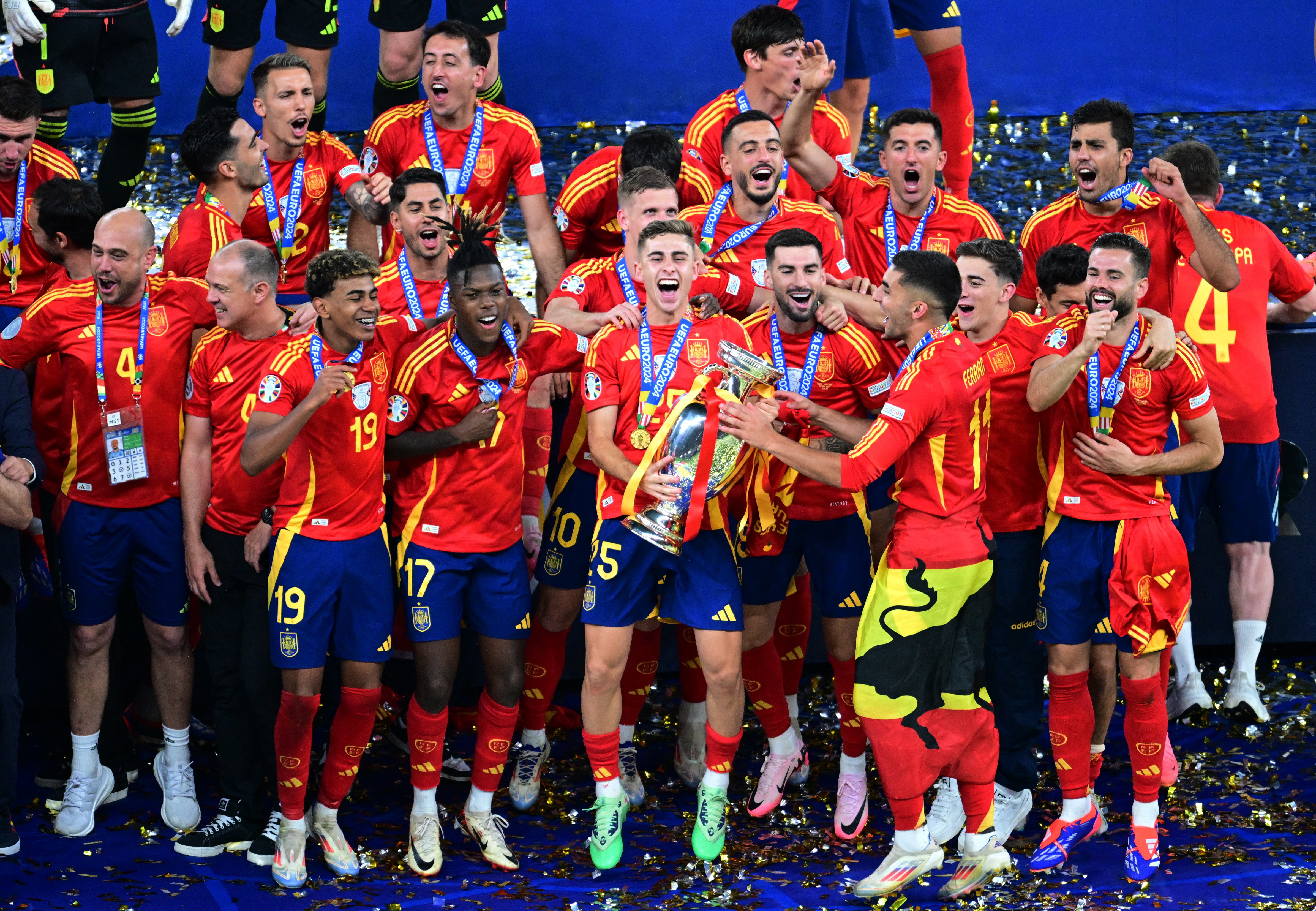 Final de la Euro 2024: España vence a Inglaterra 2-1 para ganar la Eurocopa por cuarta vez, estableciendo un récord