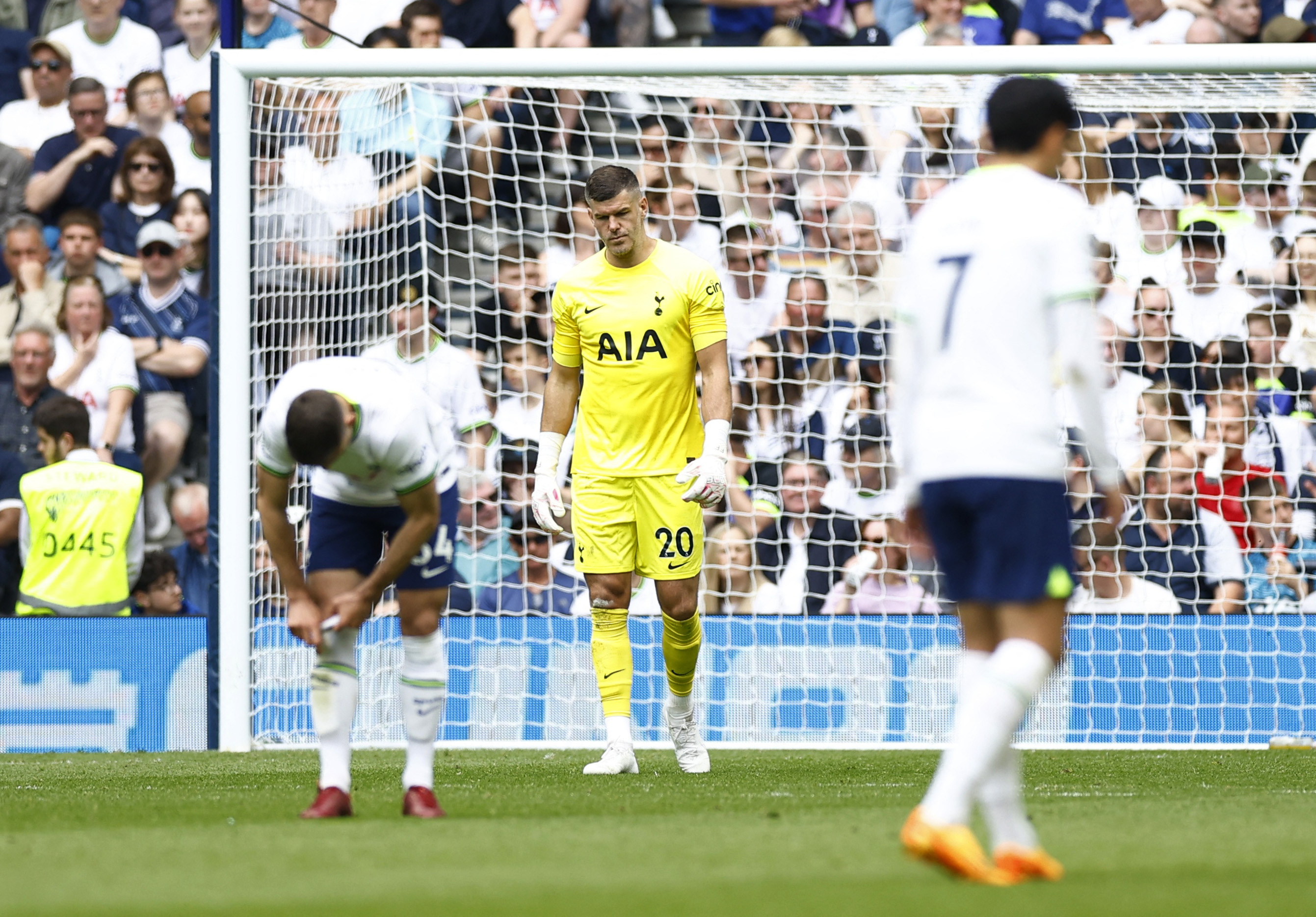 Tottenham sai atrás e arranca empate com o Brentford na retomada do Inglês  - Superesportes