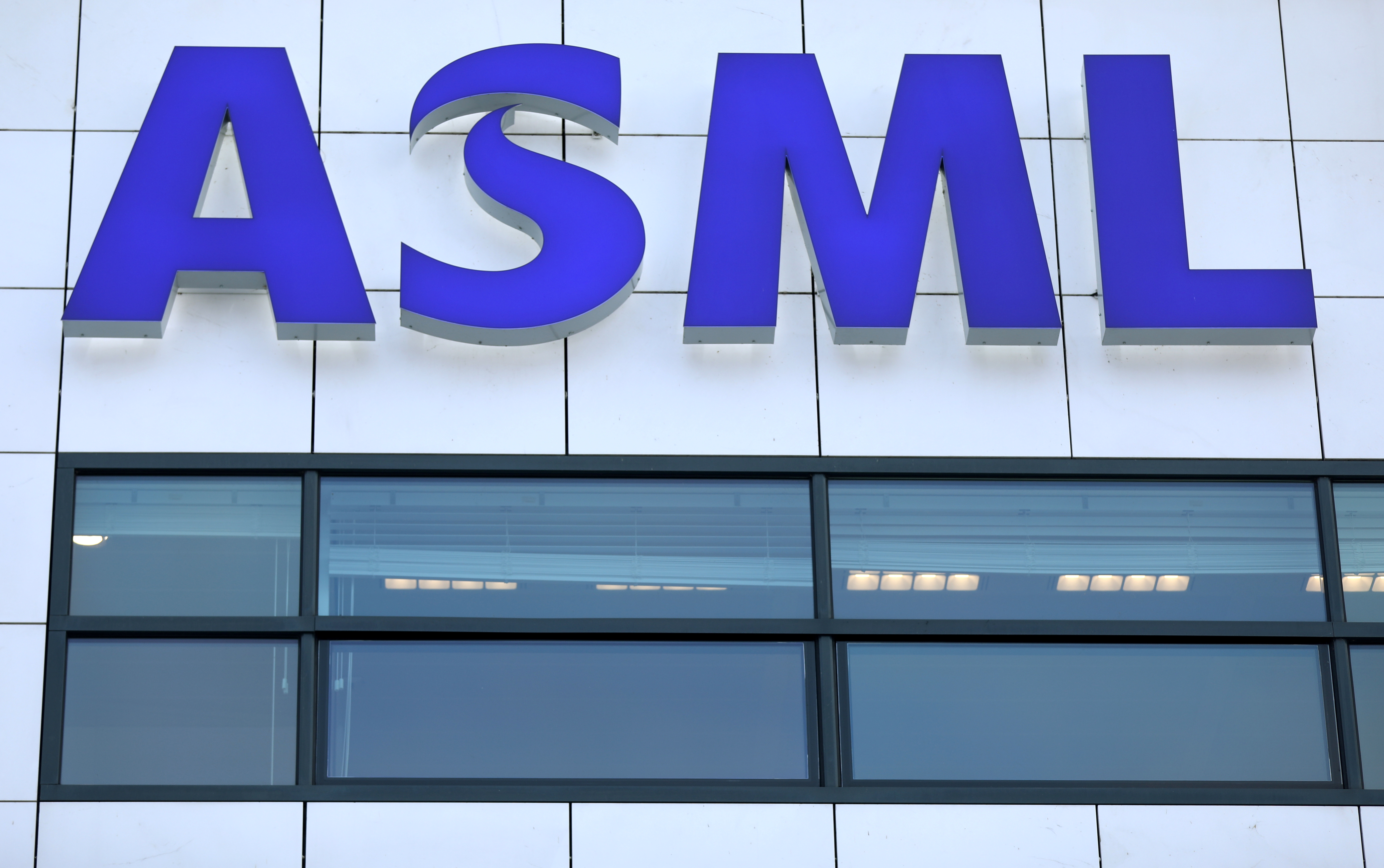 ASML Holding logo is seen at company's headquarters in Eindhoven, Netherlands, Januari 23, 2019. REUTERS/Eva Plevier