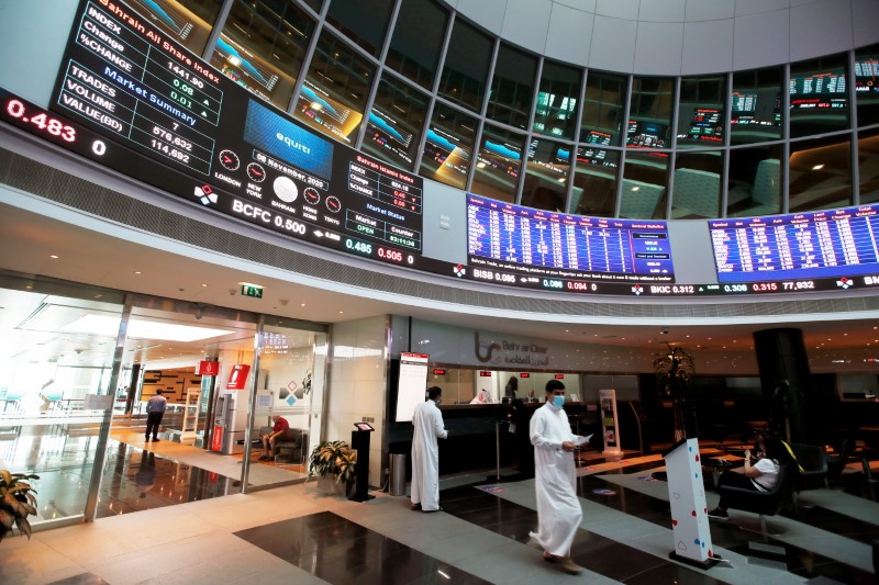 MIDEAST STOCKS Saudi, Qatar bourses gain as oil holds steady Reuters