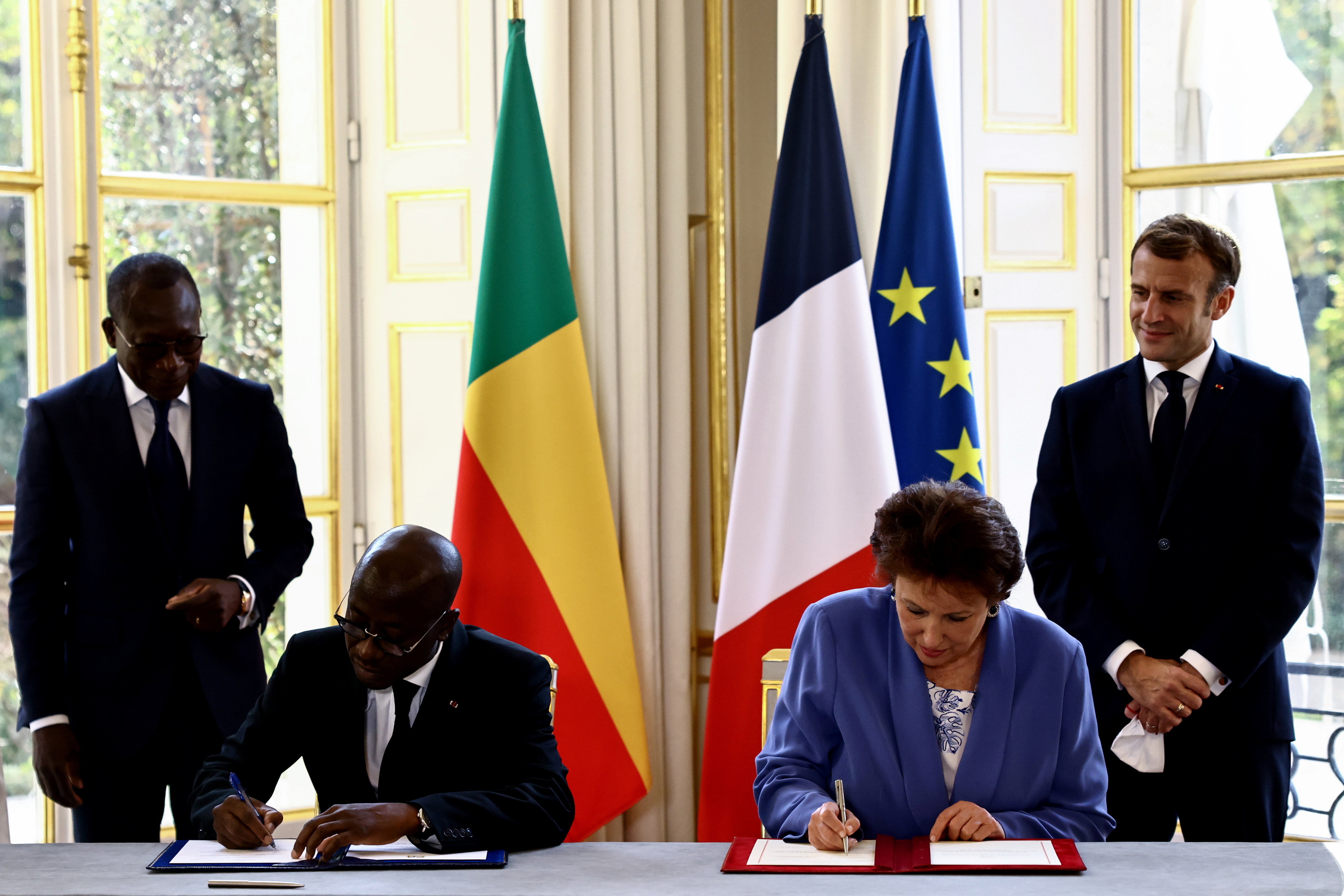 Signing of an agreement between France and Benin about the return of looted cultural artefacts