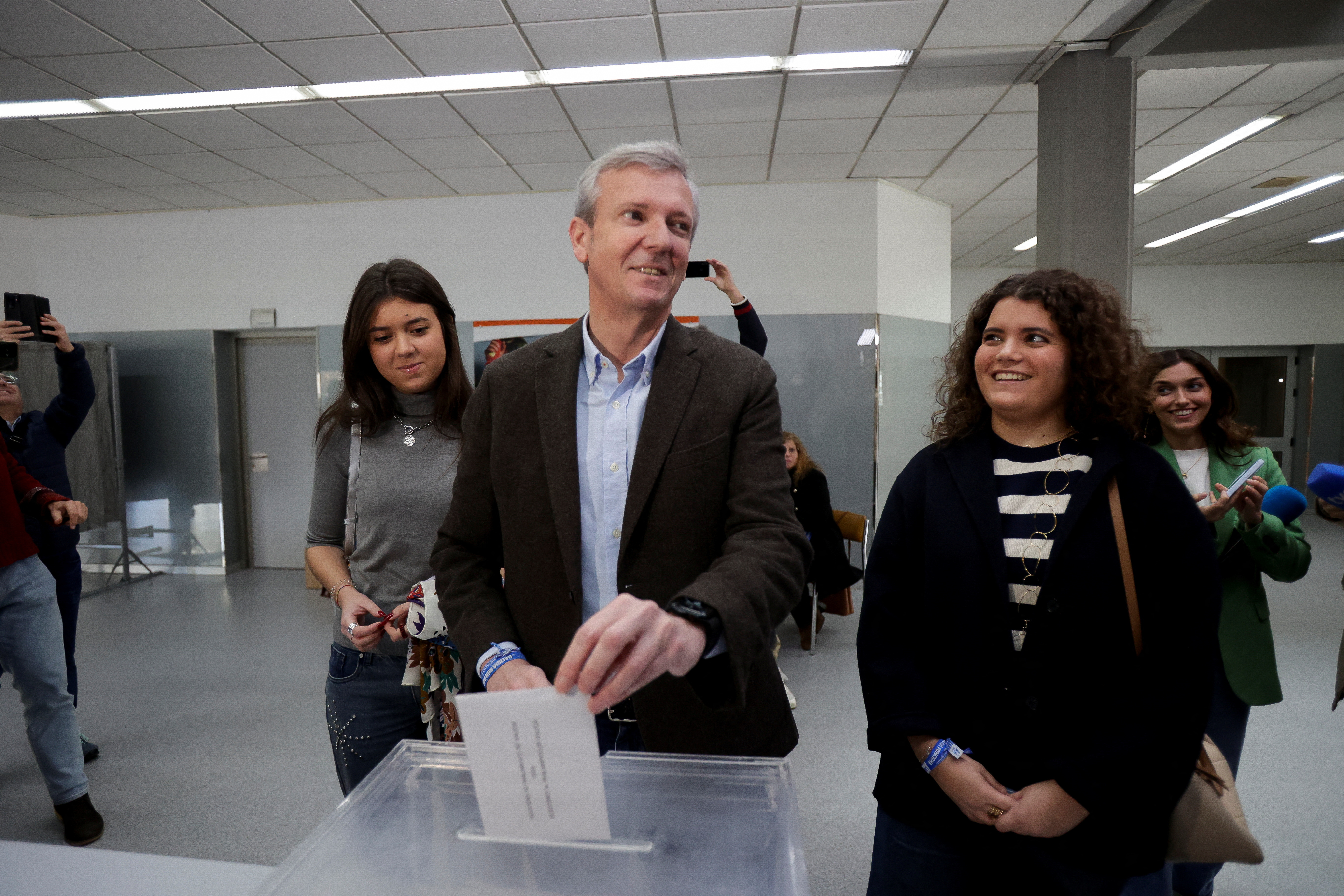 Spanish voters go to polls in close-run Galicia election | Reuters